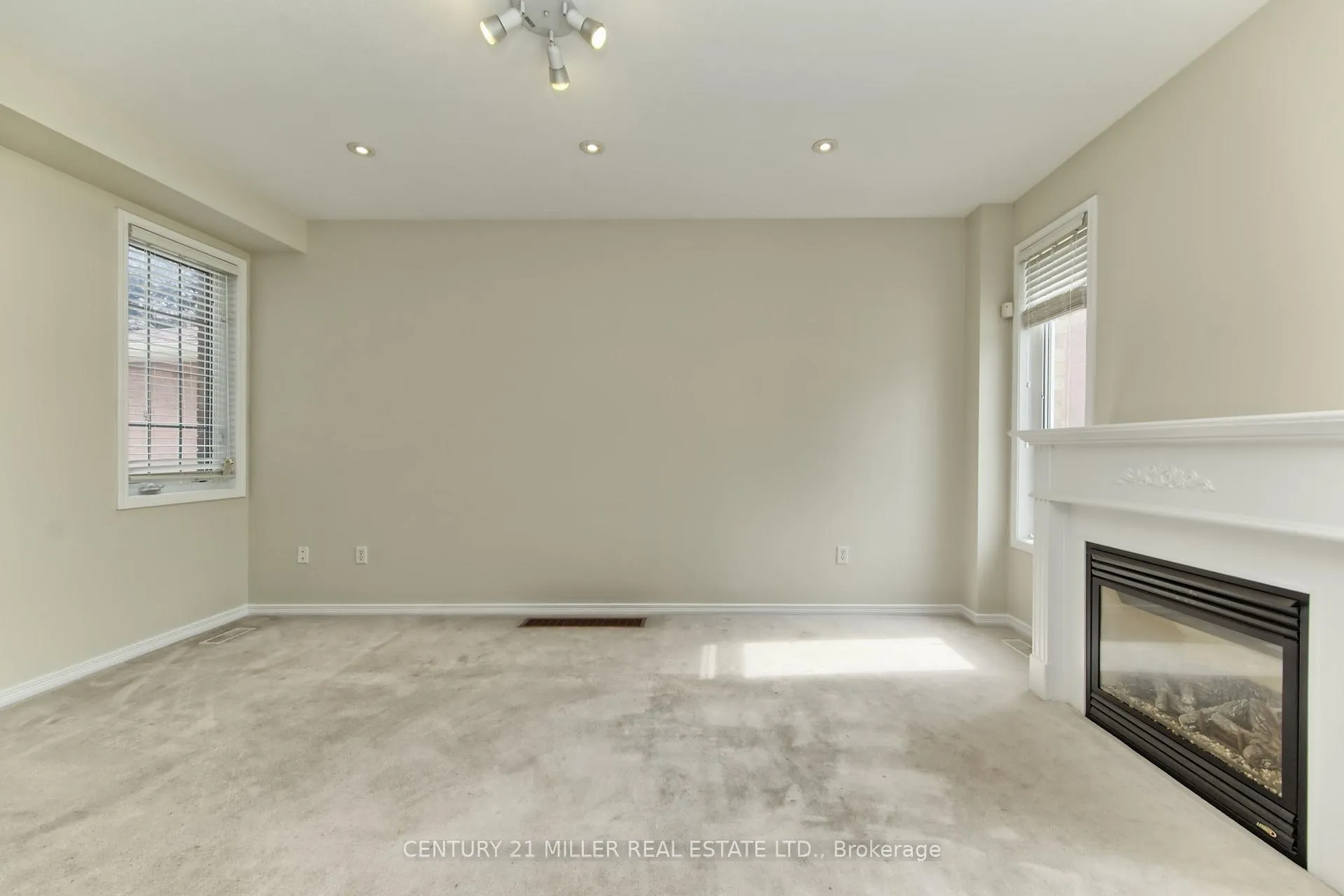 Photo 5 of 126 Merrilee Crescent, Hamilton, Crerar — HOMEH