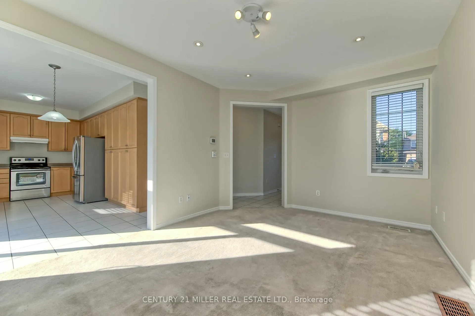 Photo 6 of 126 Merrilee Crescent, Hamilton, Crerar — HOMEH