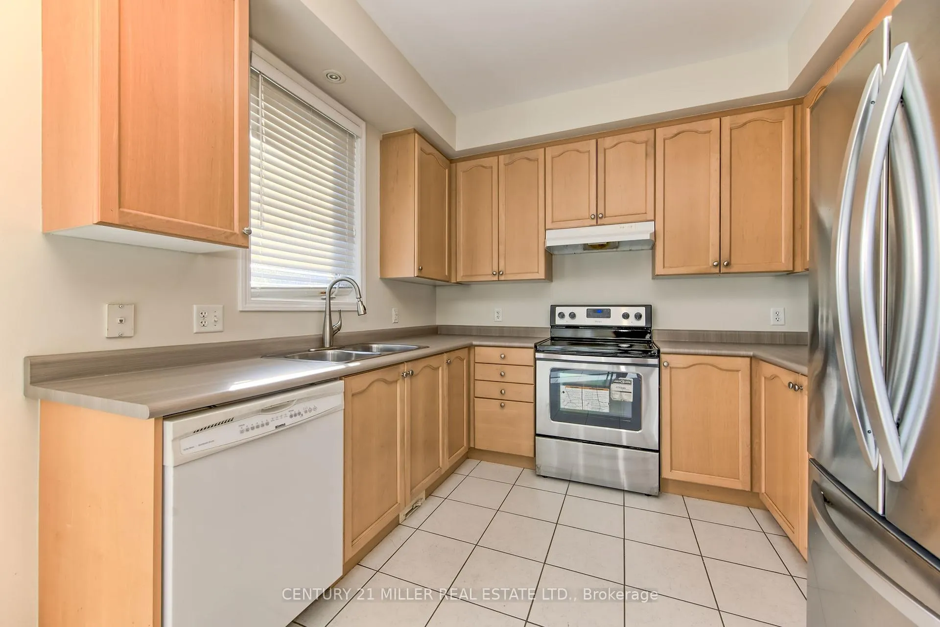Photo 8 of 126 Merrilee Crescent, Hamilton, Crerar — HOMEH