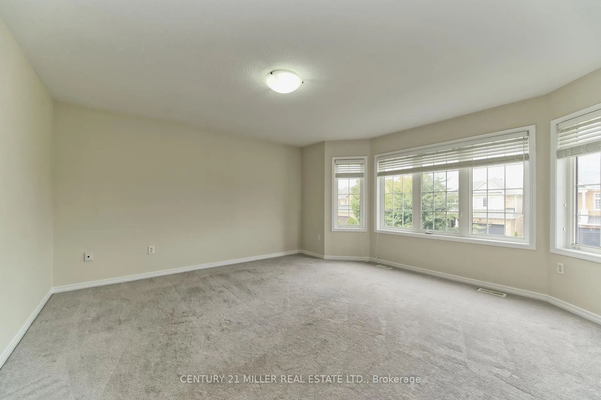 Photo 12 of 126 Merrilee Crescent, Hamilton, Crerar — HOMEH