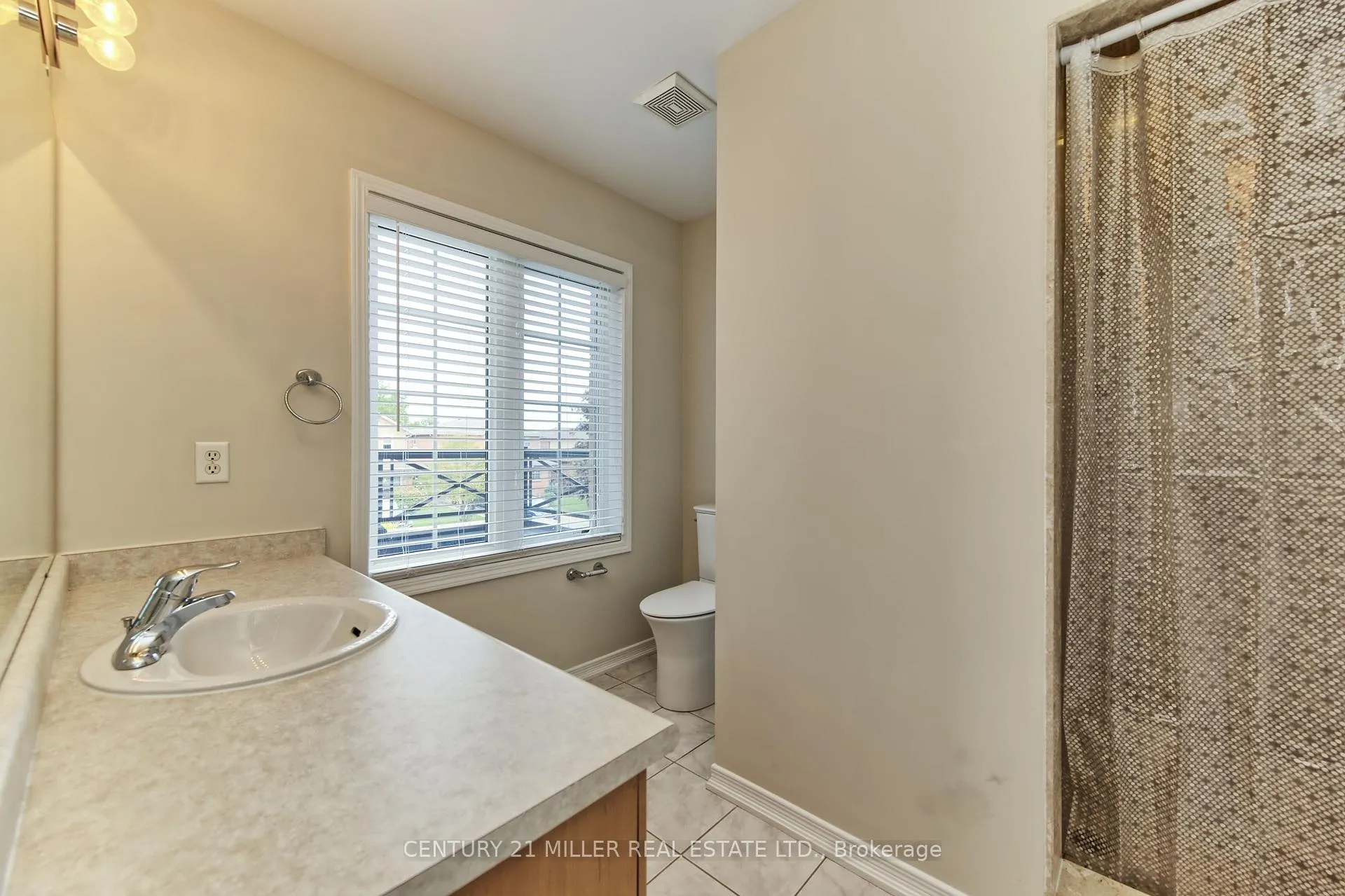 Photo 14 of 126 Merrilee Crescent, Hamilton, Crerar — HOMEH