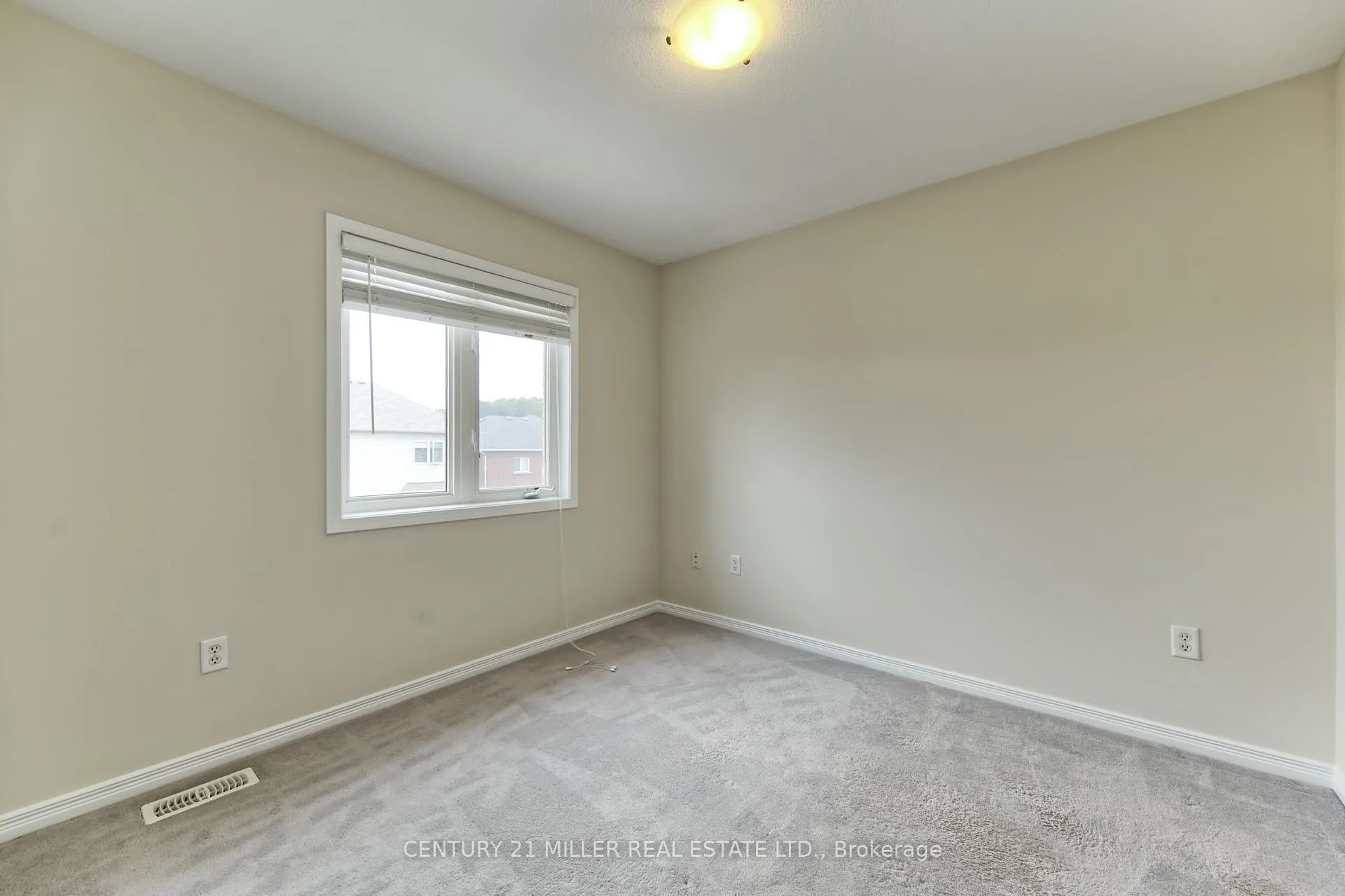 Photo 17 of 126 Merrilee Crescent, Hamilton, Crerar — HOMEH
