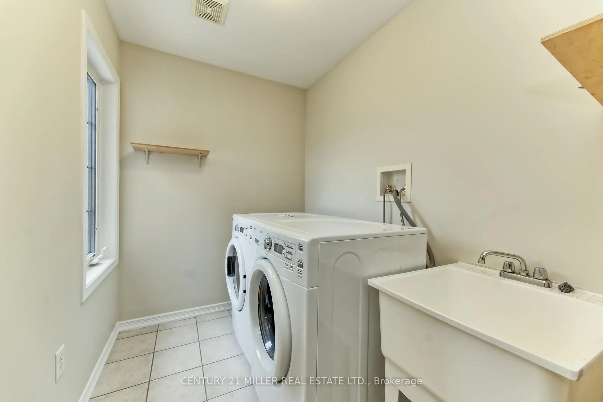 Photo 20 of 126 Merrilee Crescent, Hamilton, Crerar — HOMEH