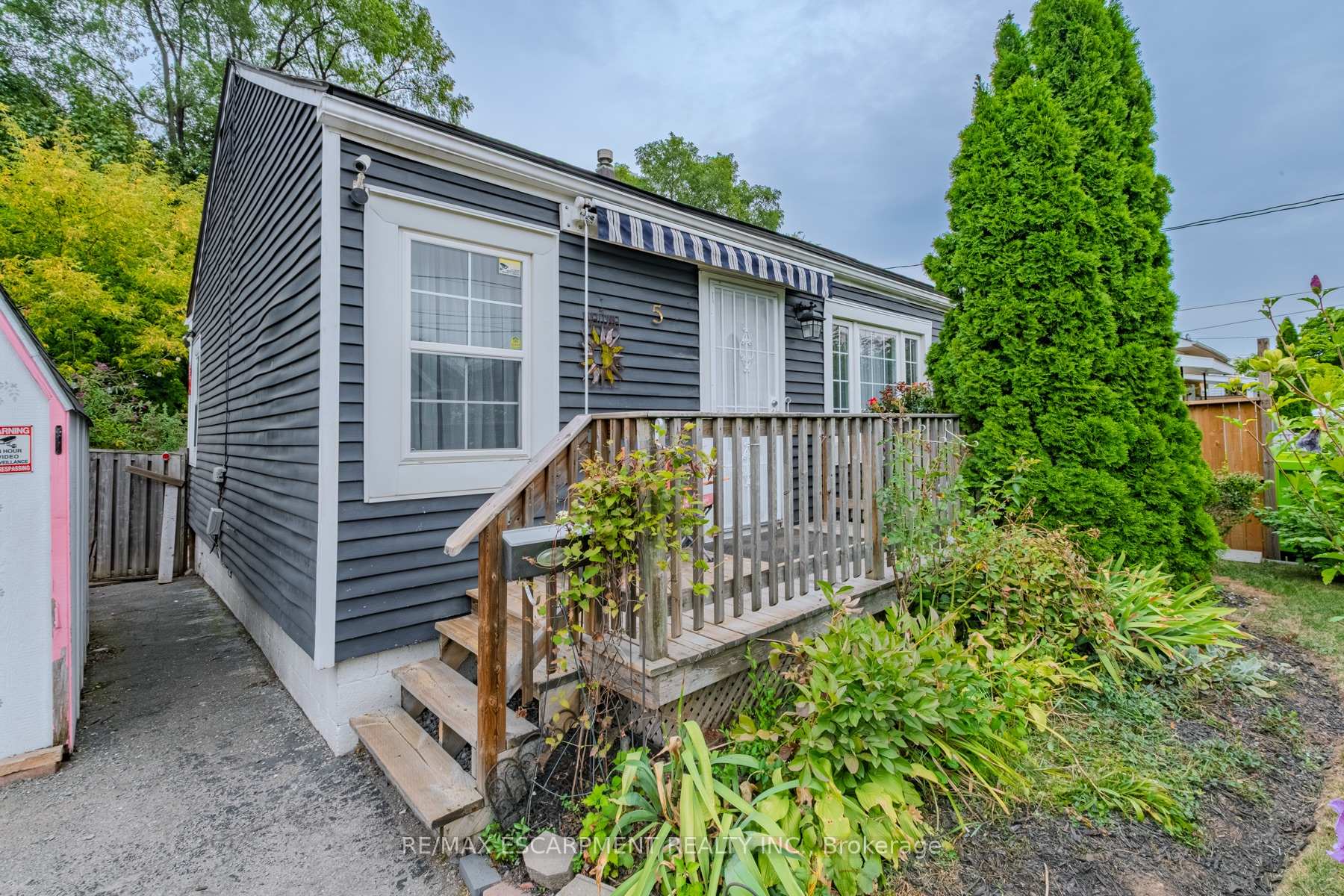 Photo 2 of 5 Dalhousie Avenue, Hamilton, Crown Point — HOMEH