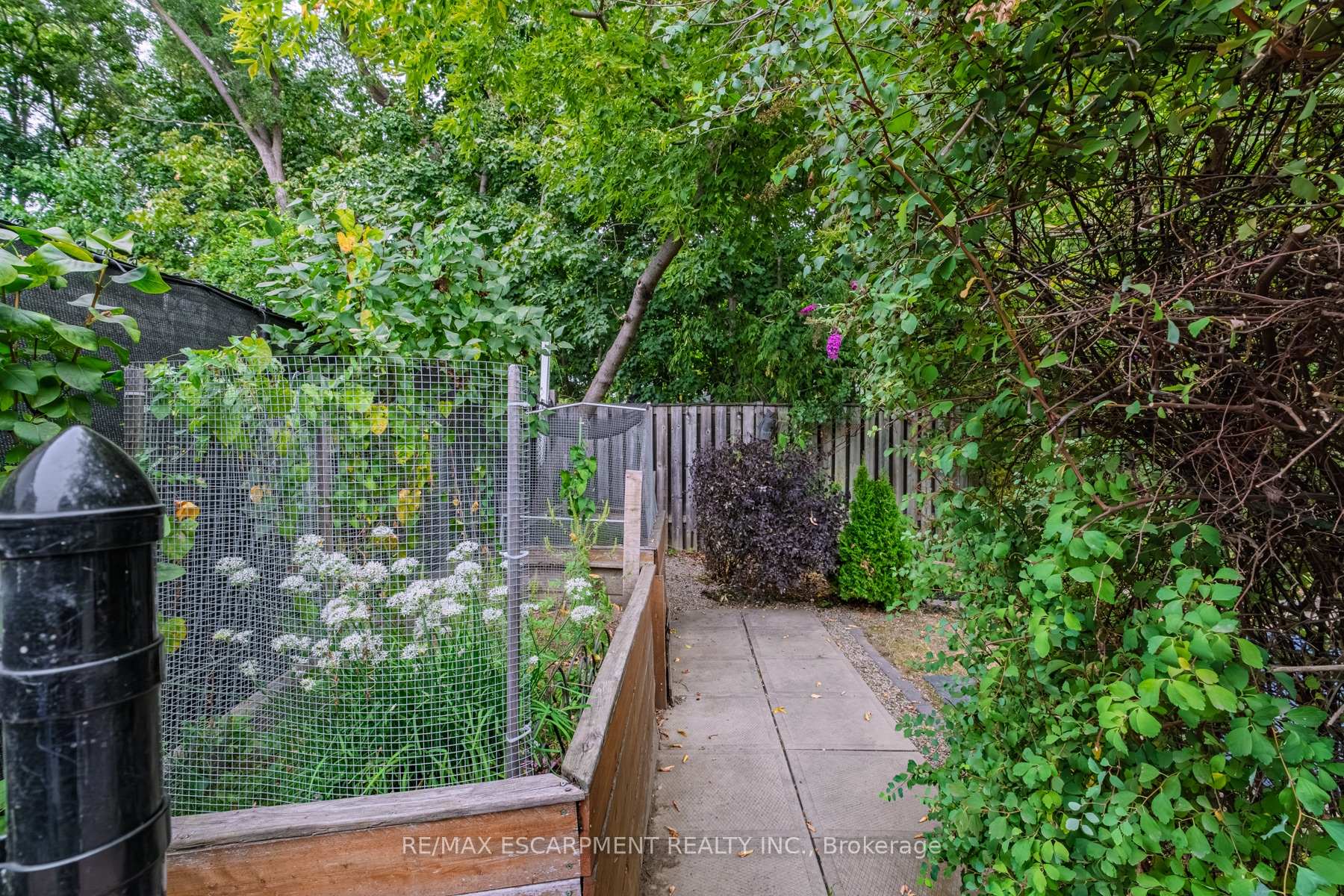 Photo 8 of 5 Dalhousie Avenue, Hamilton, Crown Point — HOMEH