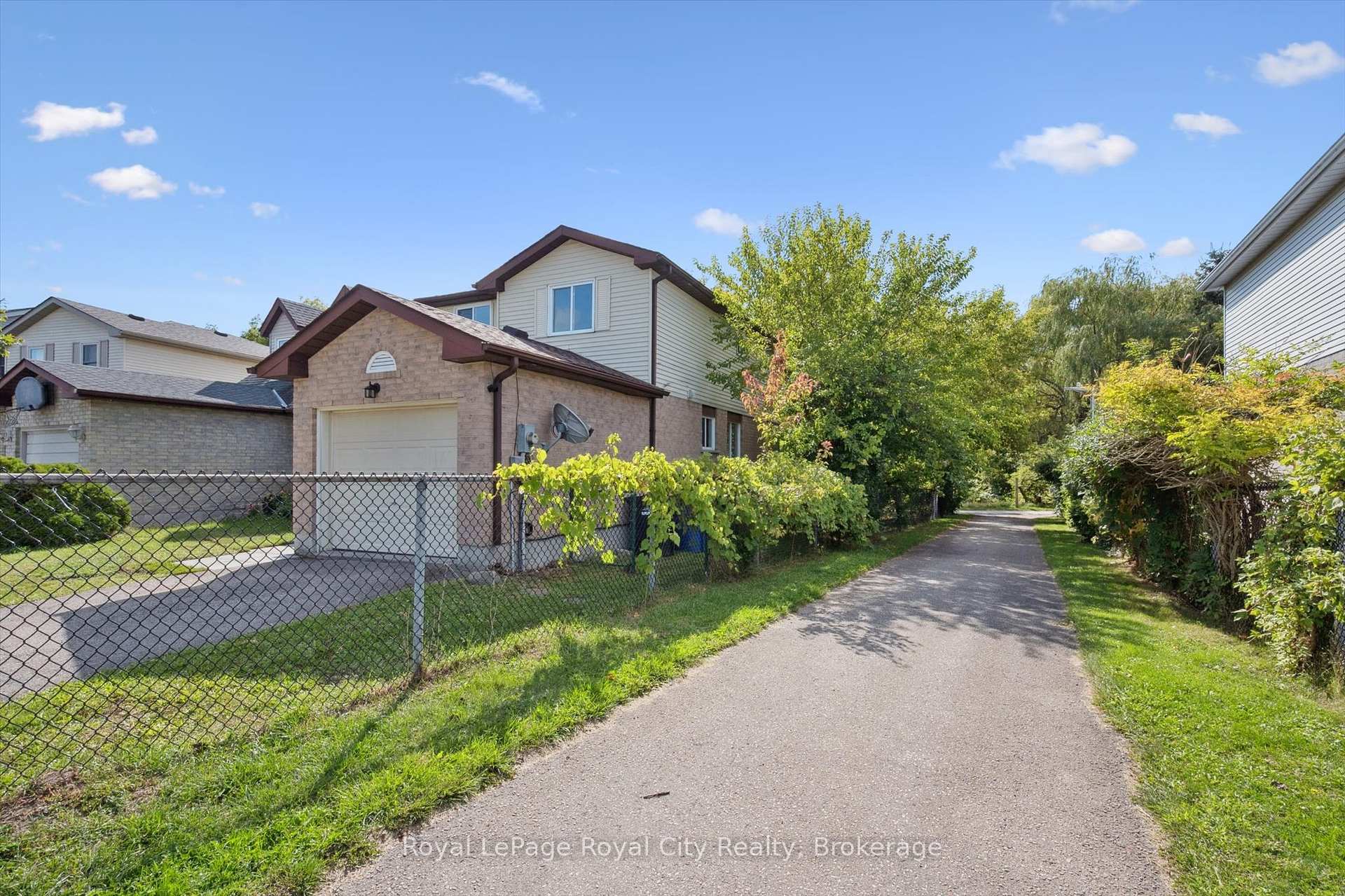 Photo 2 of 43 Koch Drive, Guelph, Kortright West — HOMEH