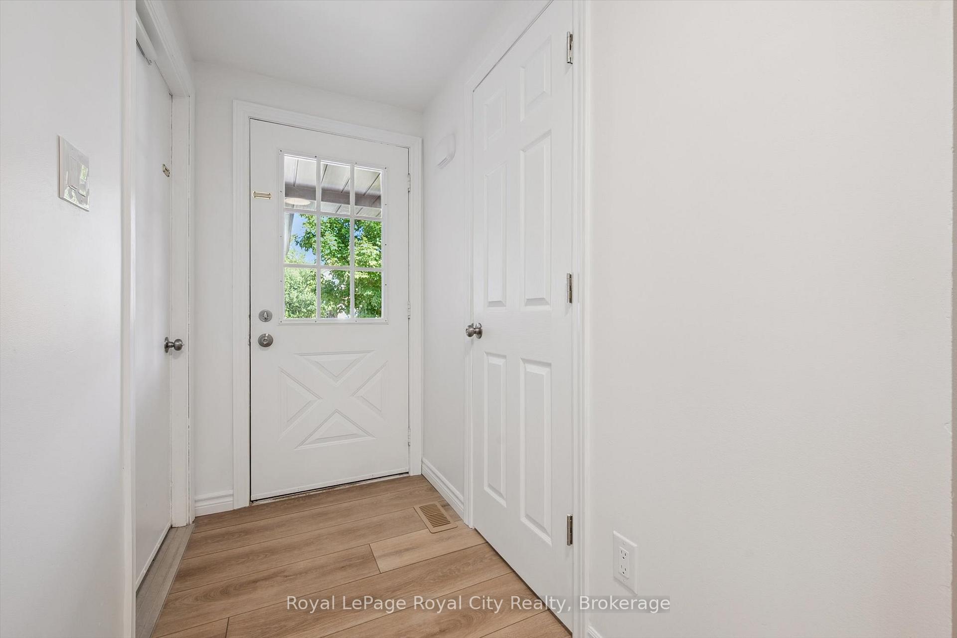 Photo 4 of 43 Koch Drive, Guelph, Kortright West — HOMEH