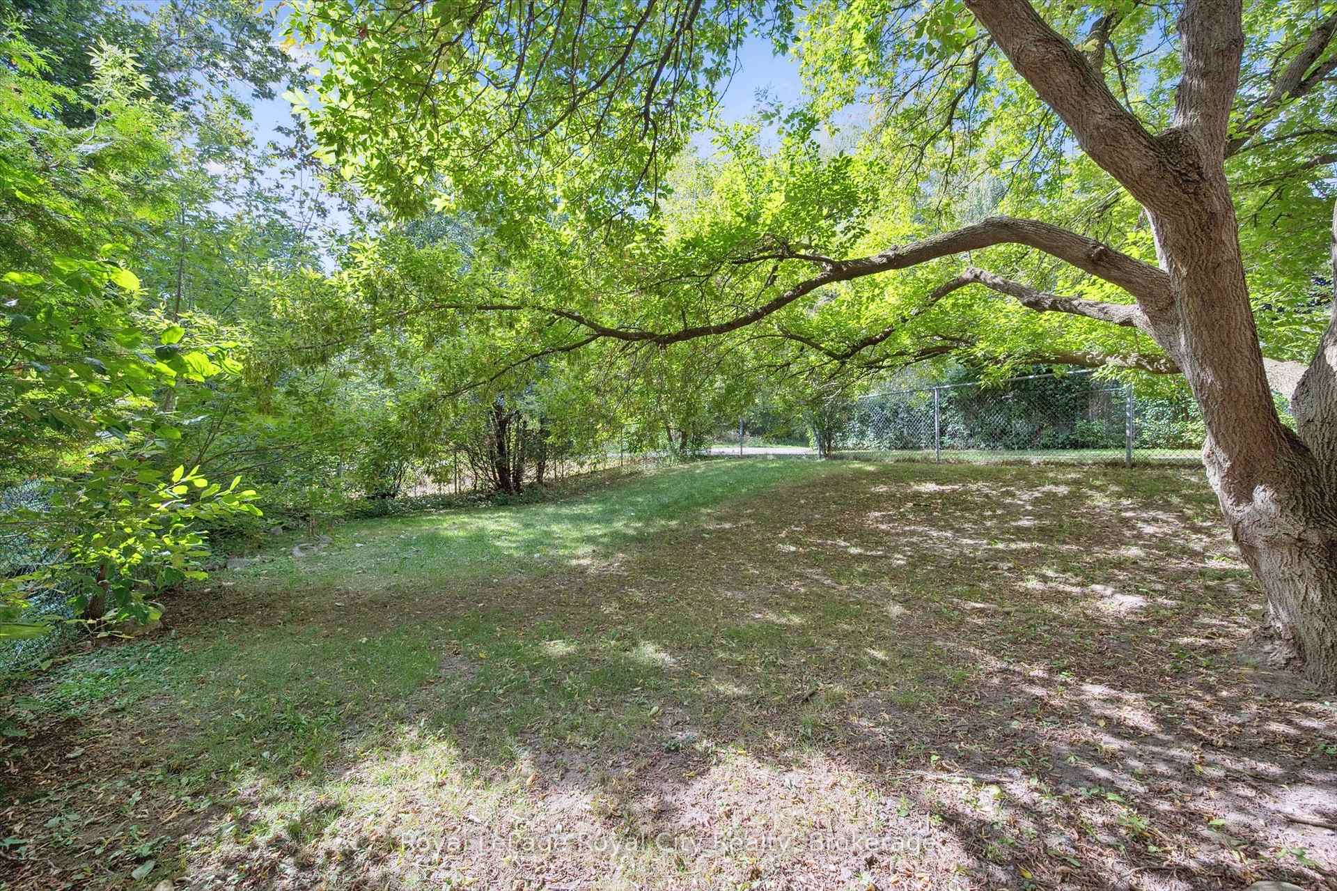 Photo 32 of 43 Koch Drive, Guelph, Kortright West — HOMEH