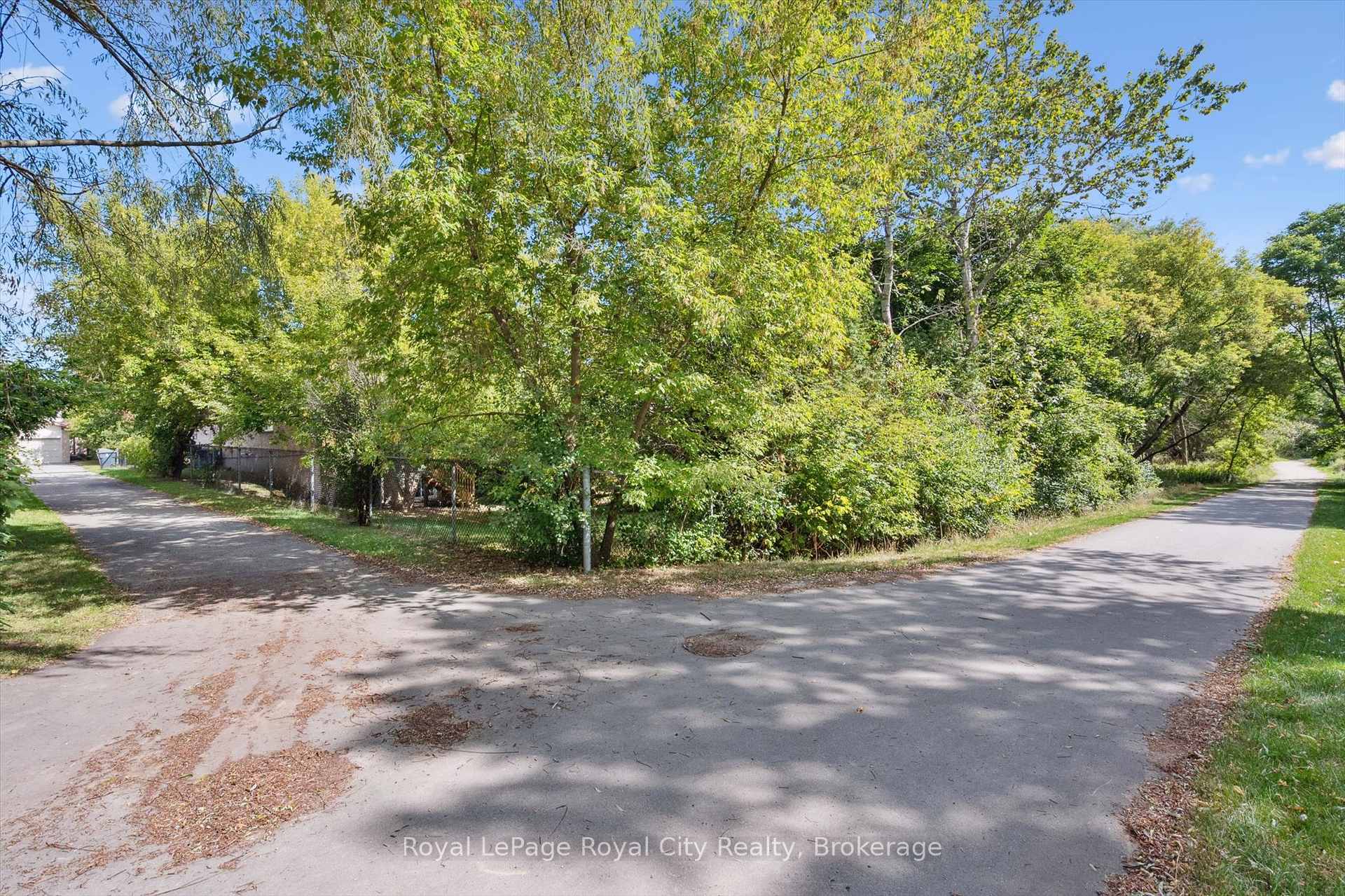 Photo 36 of 43 Koch Drive, Guelph, Kortright West — HOMEH