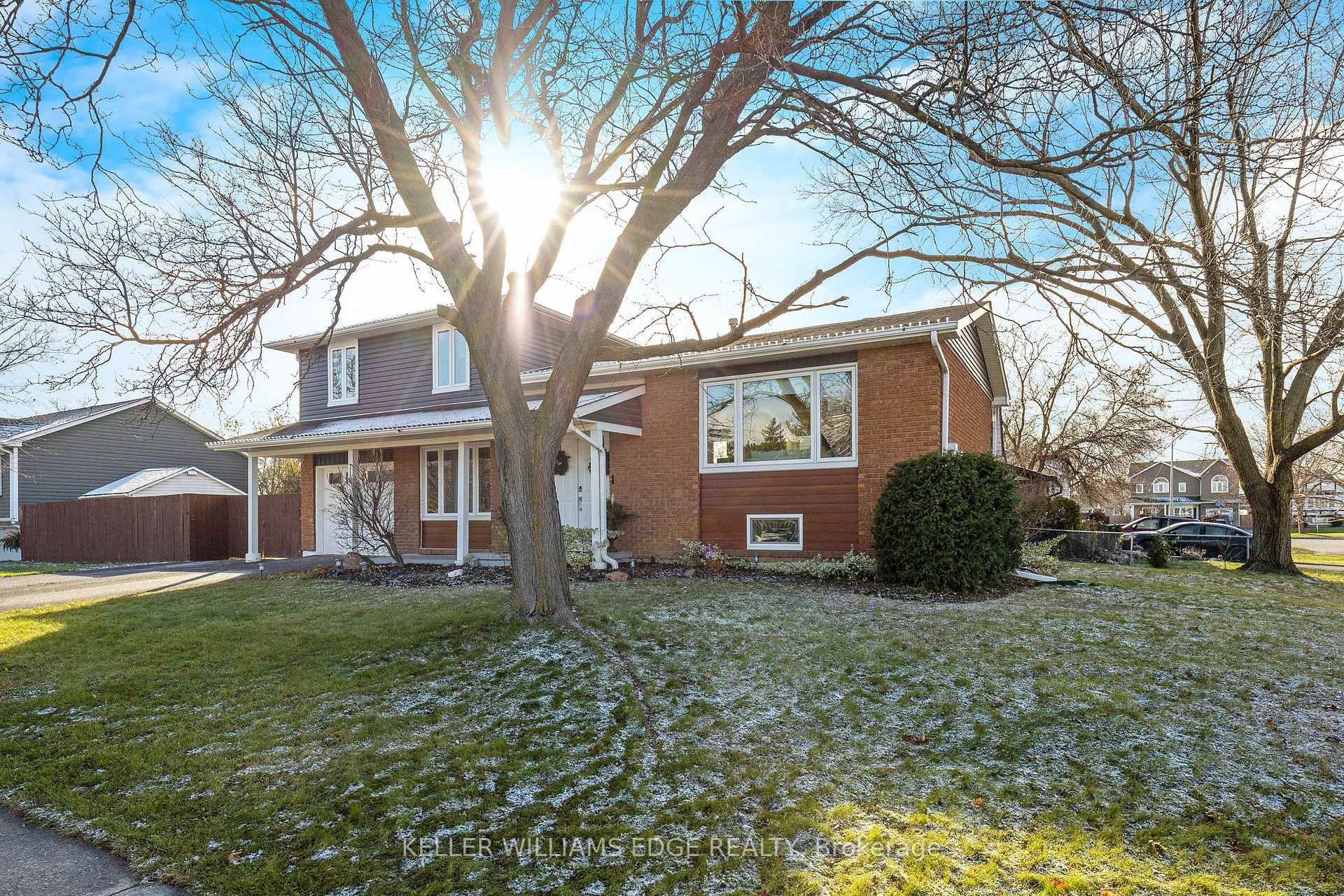 Photo 2 of 710 Applewood Crescent, Milton, Dorset Park — HOMEH