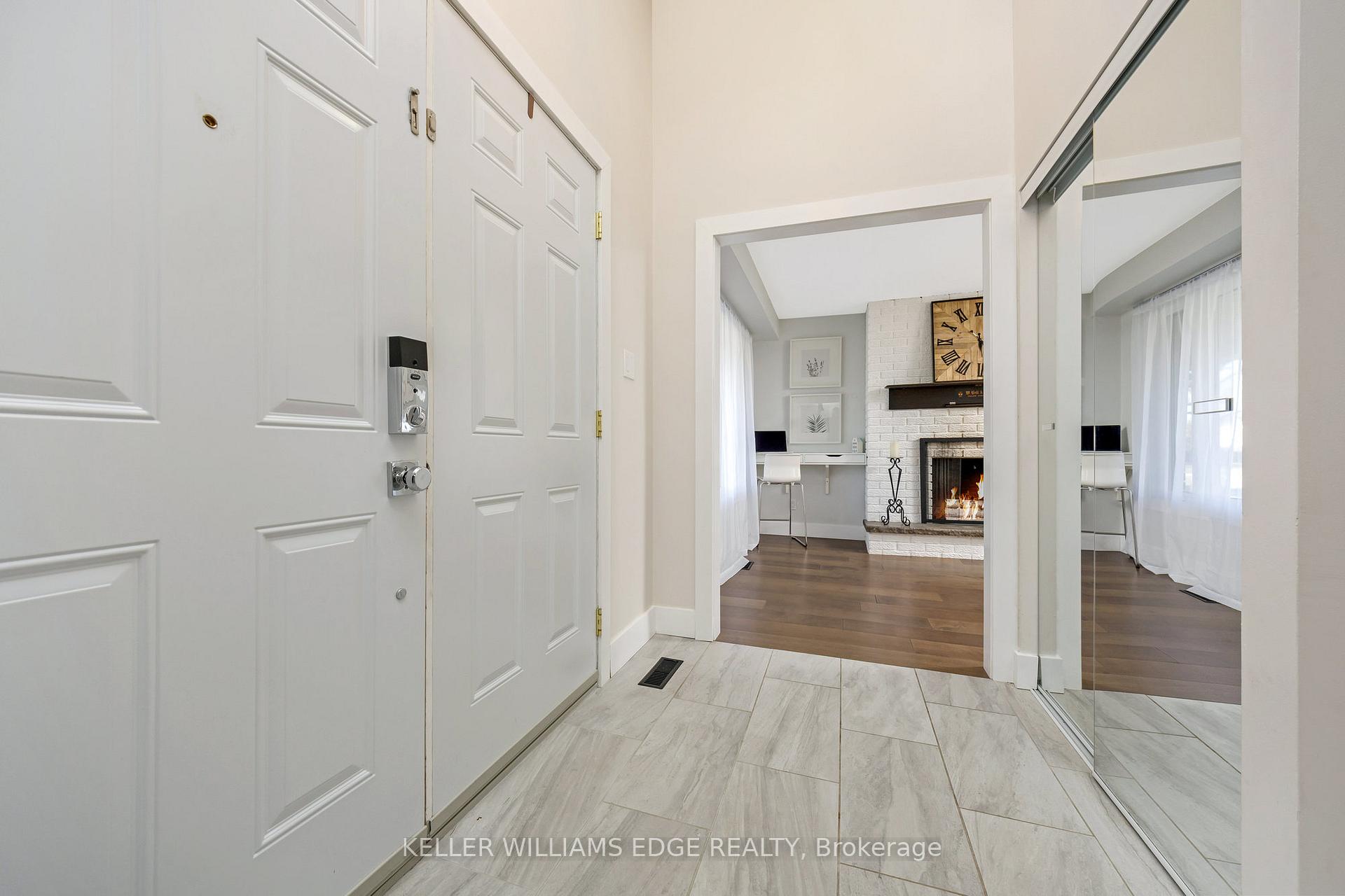 Photo 3 of 710 Applewood Crescent, Milton, Dorset Park — HOMEH