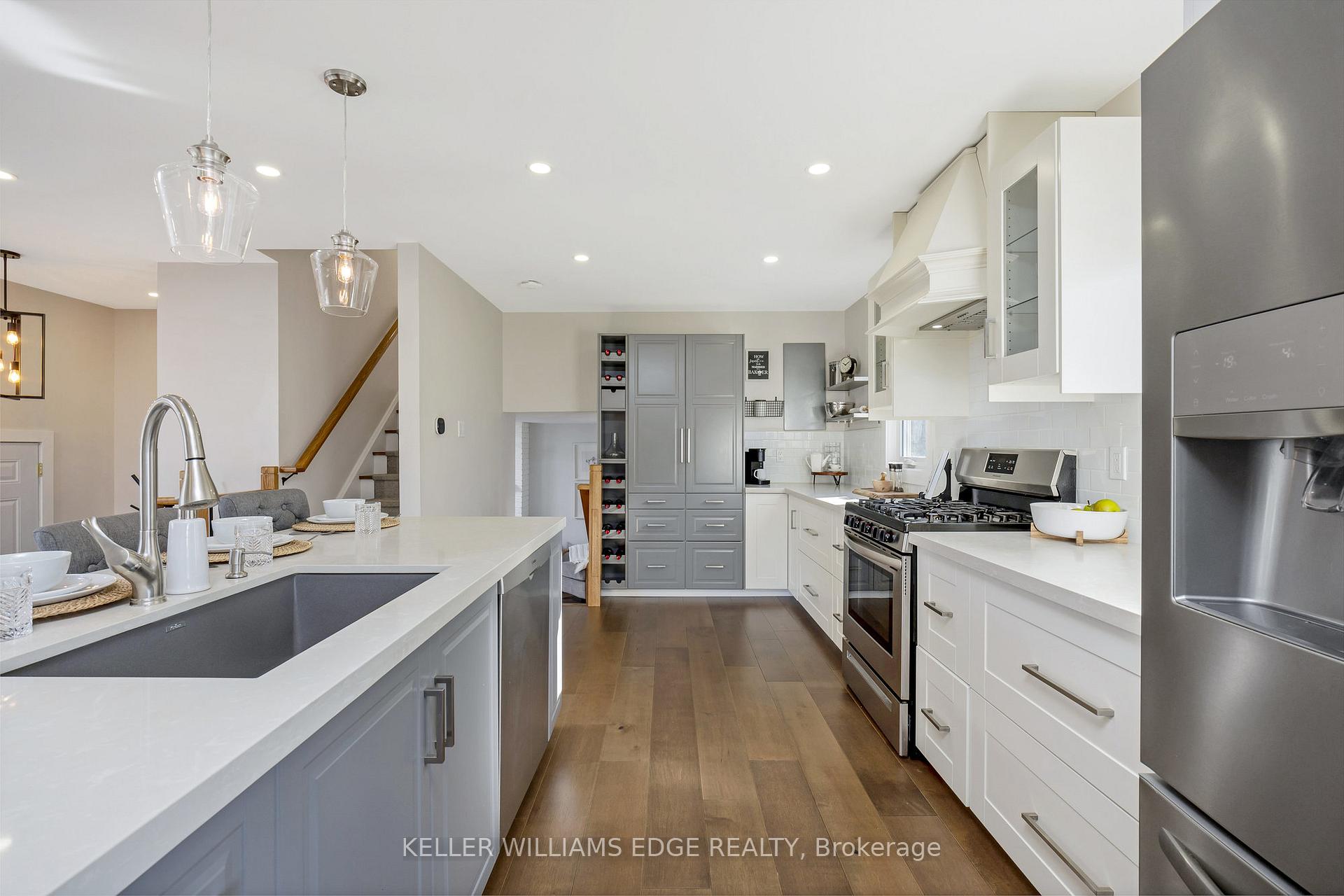 Photo 8 of 710 Applewood Crescent, Milton, Dorset Park — HOMEH