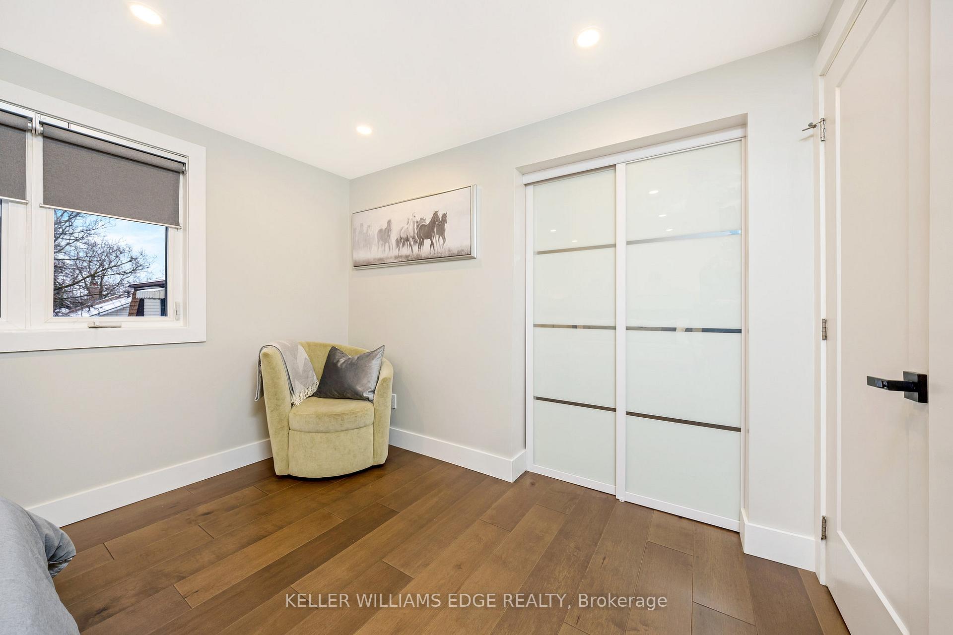 Photo 13 of 710 Applewood Crescent, Milton, Dorset Park — HOMEH
