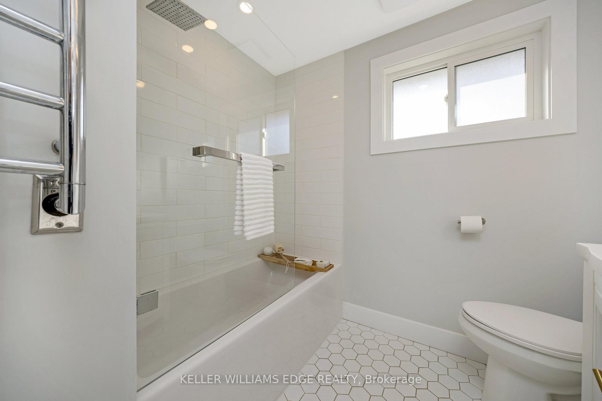 Photo 15 of 710 Applewood Crescent, Milton, Dorset Park — HOMEH