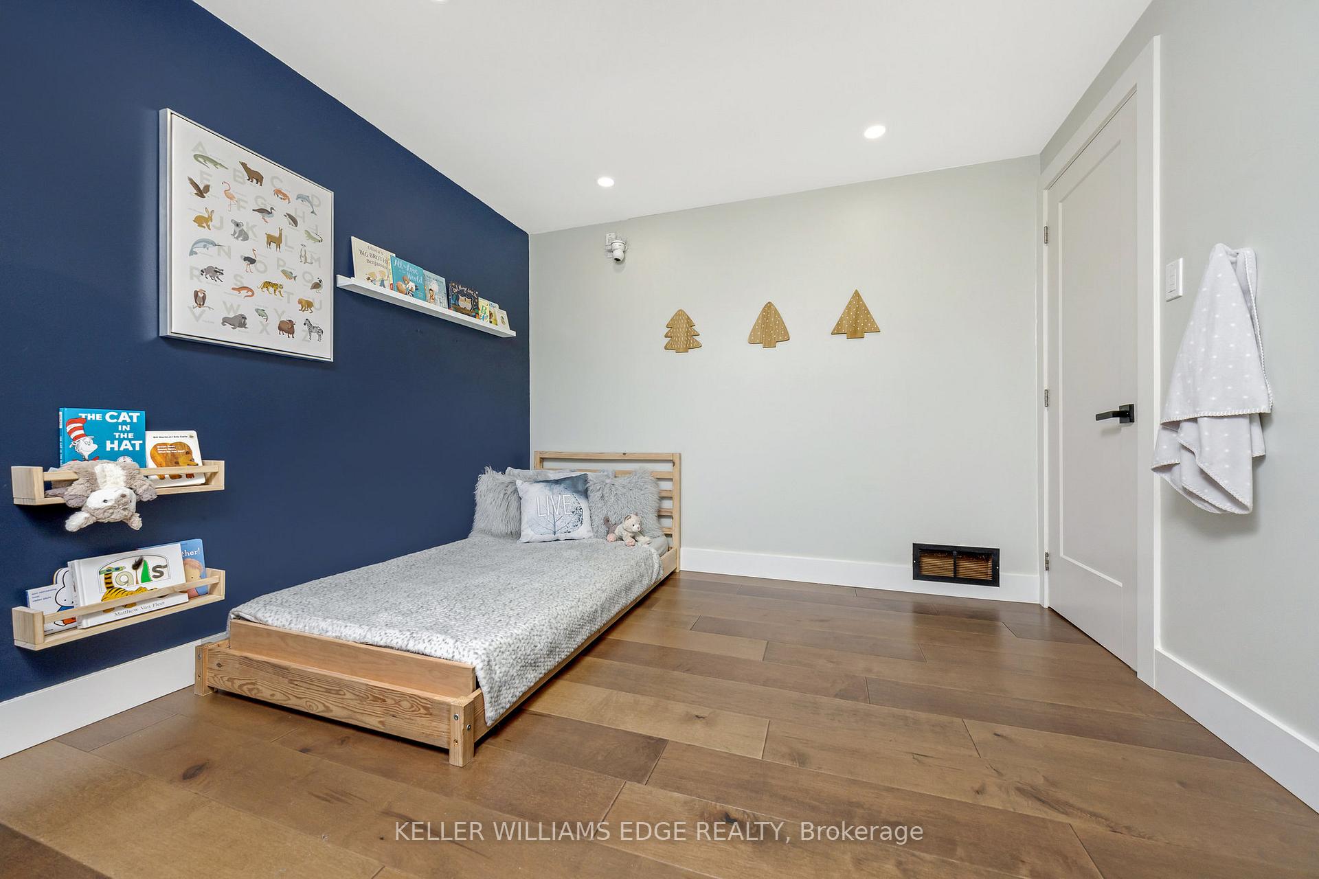 Photo 17 of 710 Applewood Crescent, Milton, Dorset Park — HOMEH