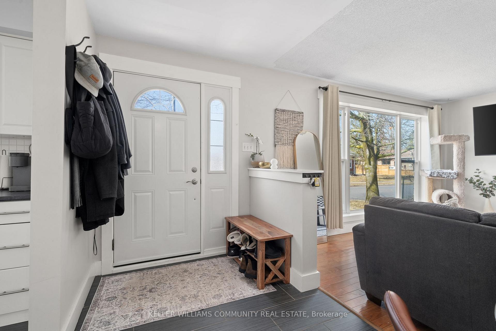 Photo 4 of 882 Birch Avenue, Peterborough, Northcrest Ward 5 — HOMEH