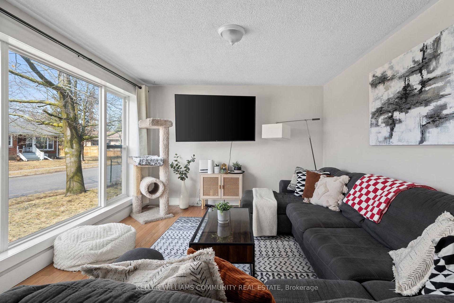 Photo 6 of 882 Birch Avenue, Peterborough, Northcrest Ward 5 — HOMEH