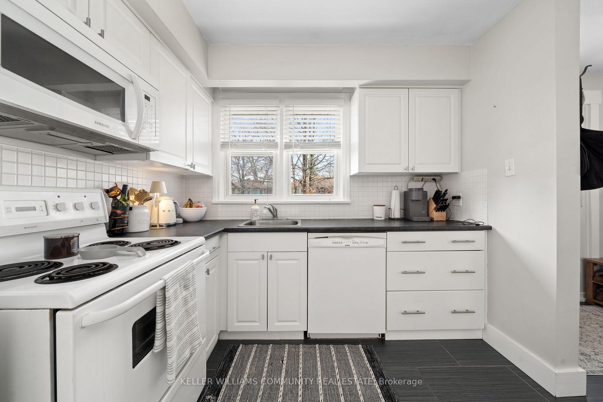Photo 10 of 882 Birch Avenue, Peterborough, Northcrest Ward 5 — HOMEH