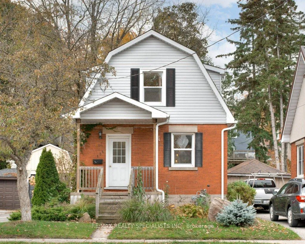 Front of 136 Alma Street N