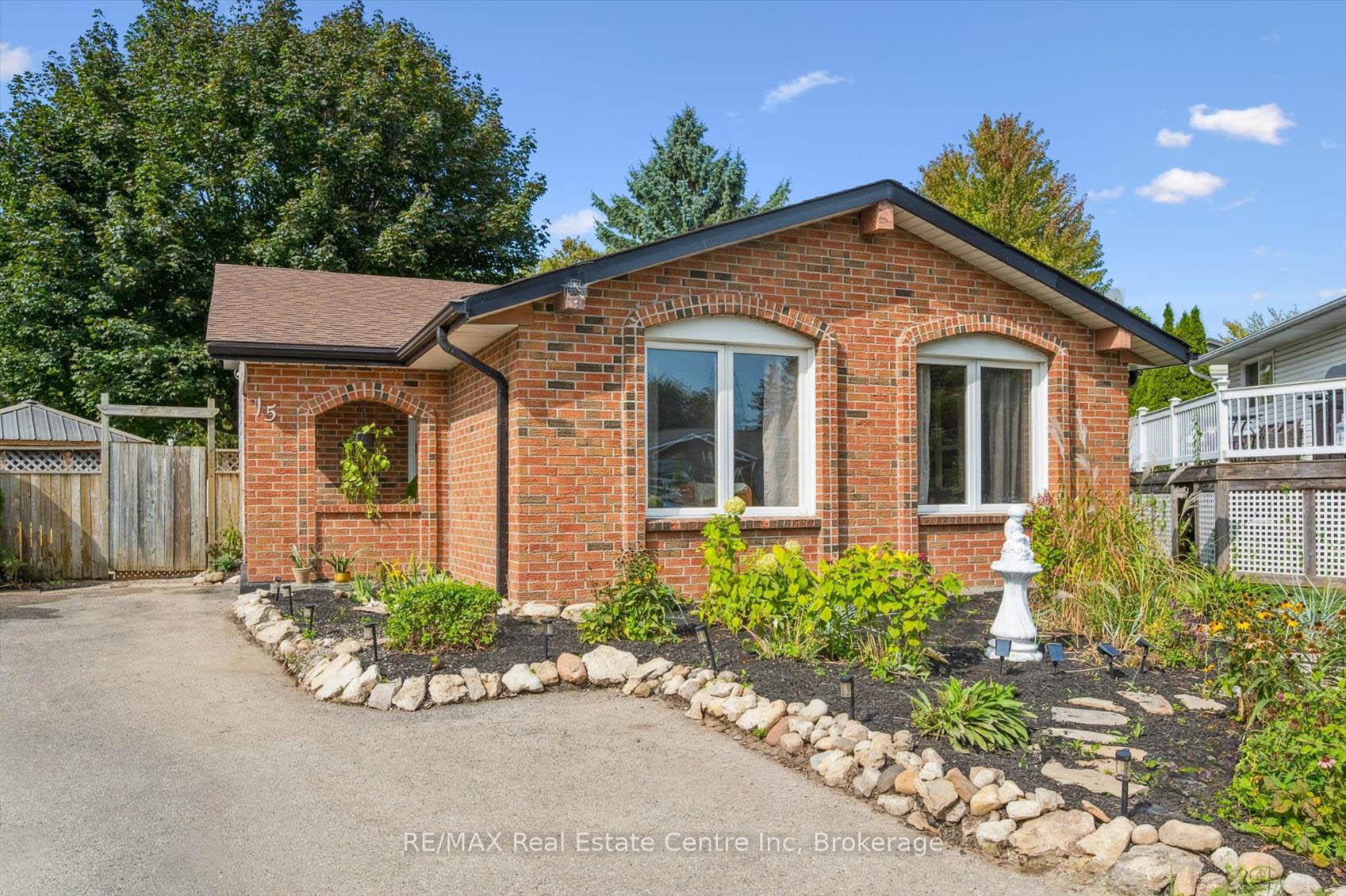 Photo 2 of 15 Avra Court, Guelph, Willow West/Sugarbush/West Acres — HOMEH