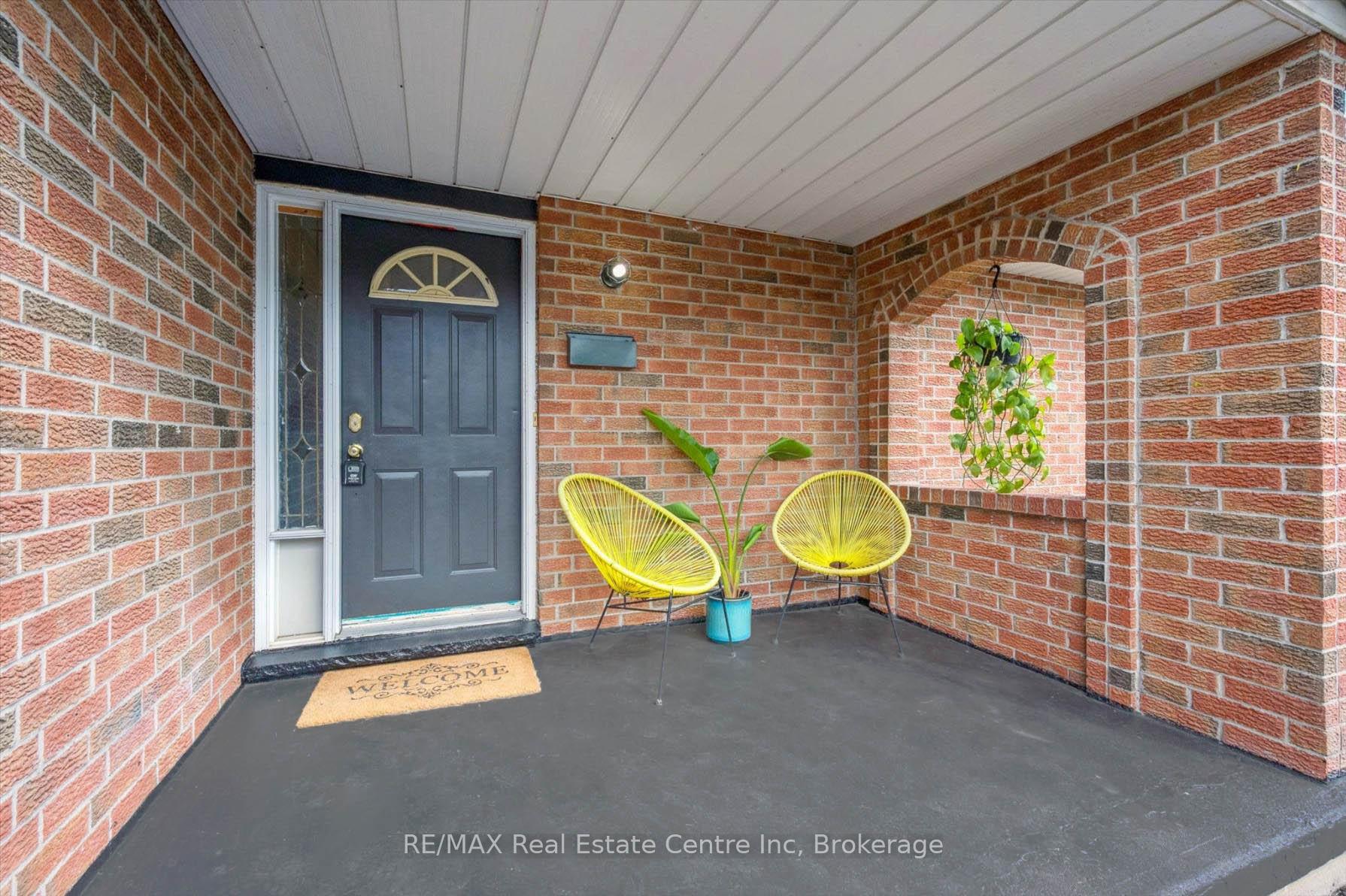 Photo 3 of 15 Avra Court, Guelph, Willow West/Sugarbush/West Acres — HOMEH
