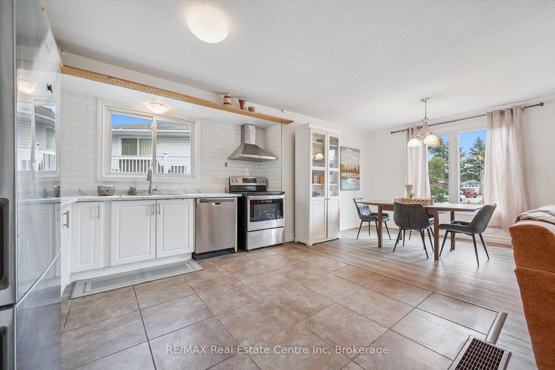 Photo 6 of 15 Avra Court, Guelph, Willow West/Sugarbush/West Acres — HOMEH
