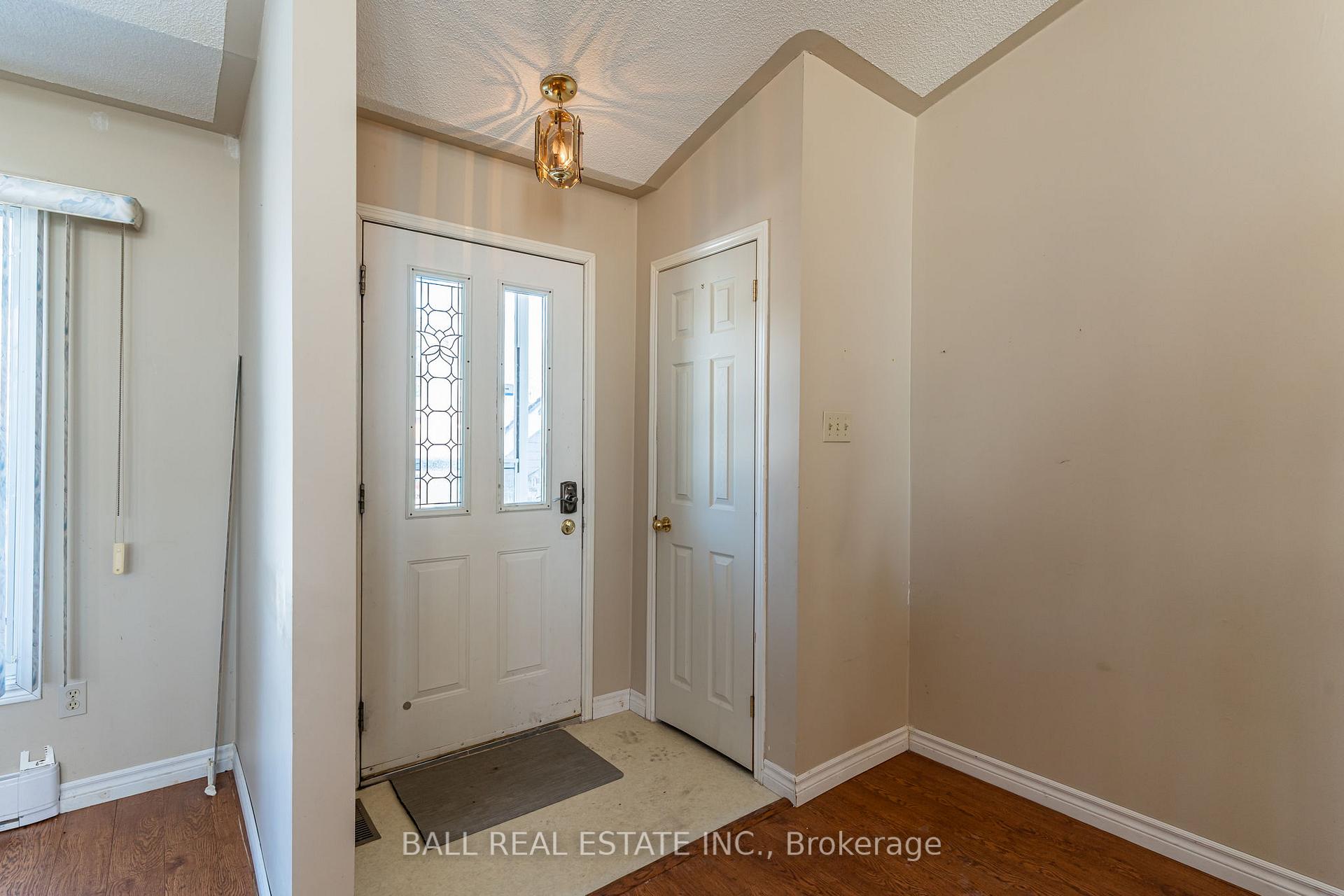 Photo 2 of 12 Cedartree Lane, Kawartha Lakes, Bobcaygeon — HOMEH