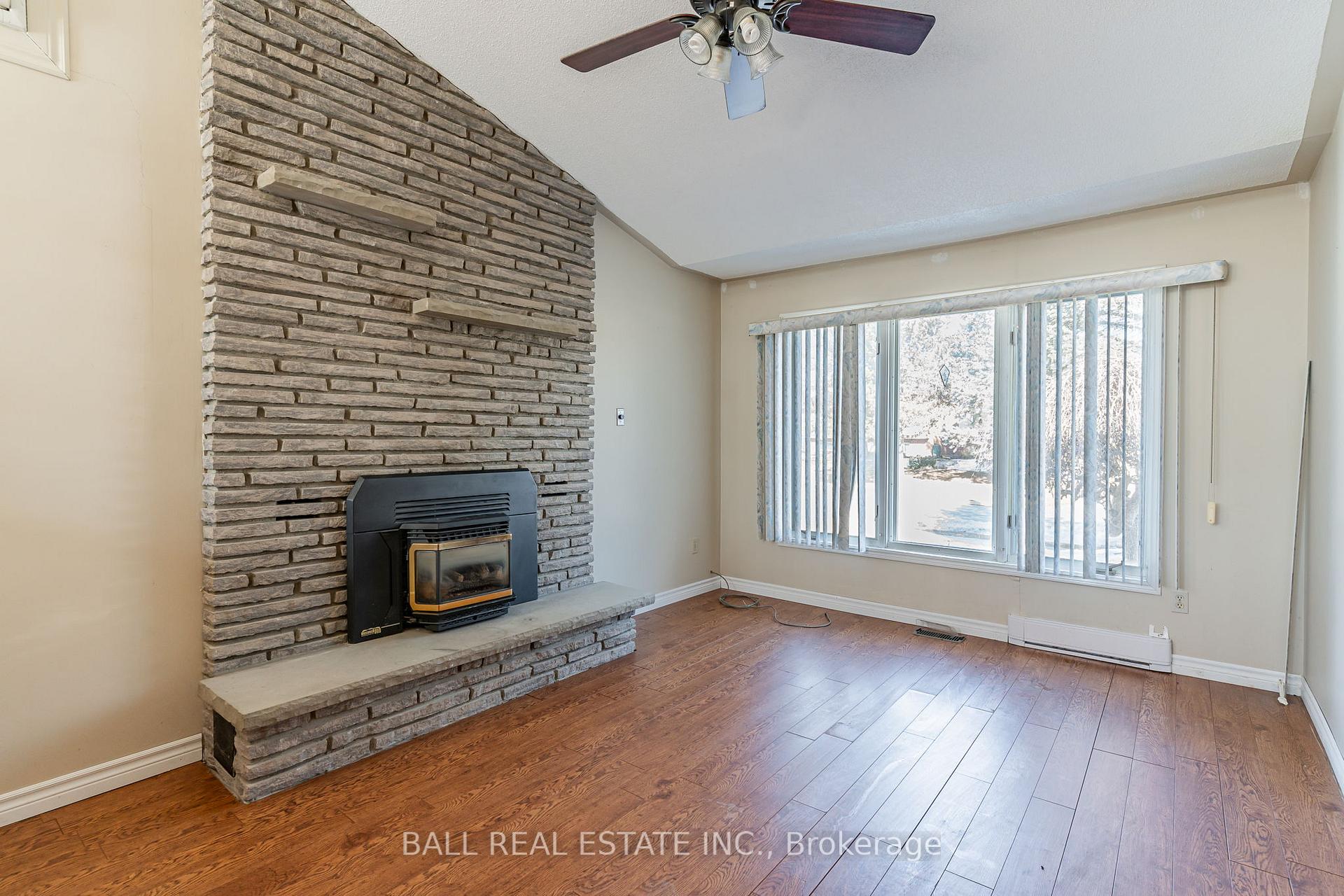 Photo 3 of 12 Cedartree Lane, Kawartha Lakes, Bobcaygeon — HOMEH
