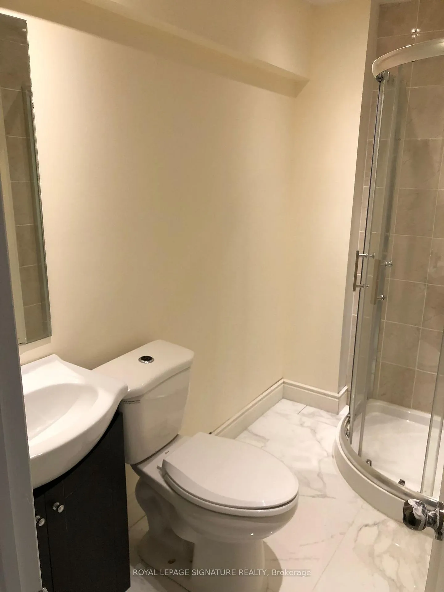Photo 3 of Unit 2, 143 Crystal Glen Crescent, Brampton, Credit Valley — HOMEH