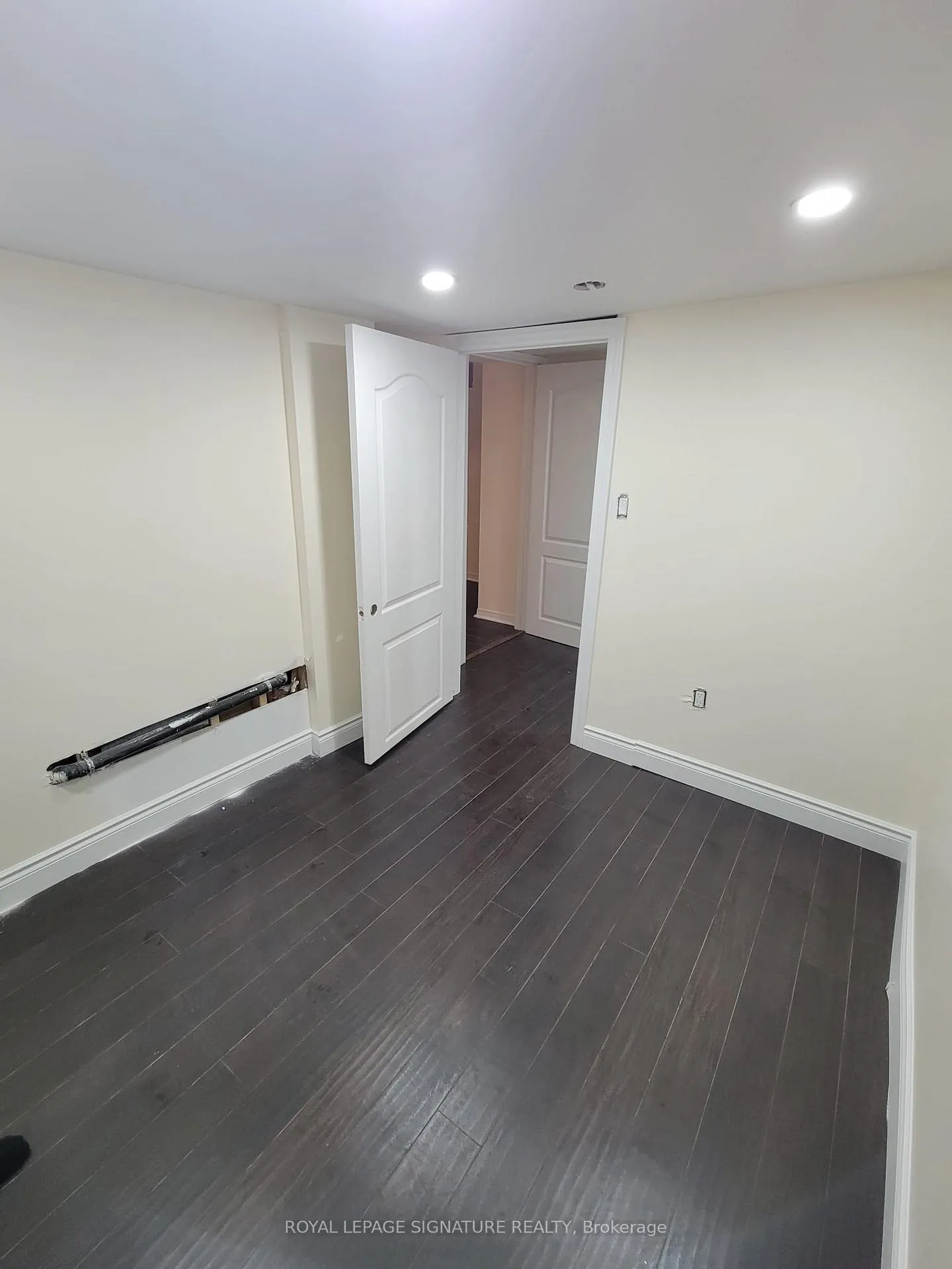 Photo 4 of Unit 2, 143 Crystal Glen Crescent, Brampton, Credit Valley — HOMEH