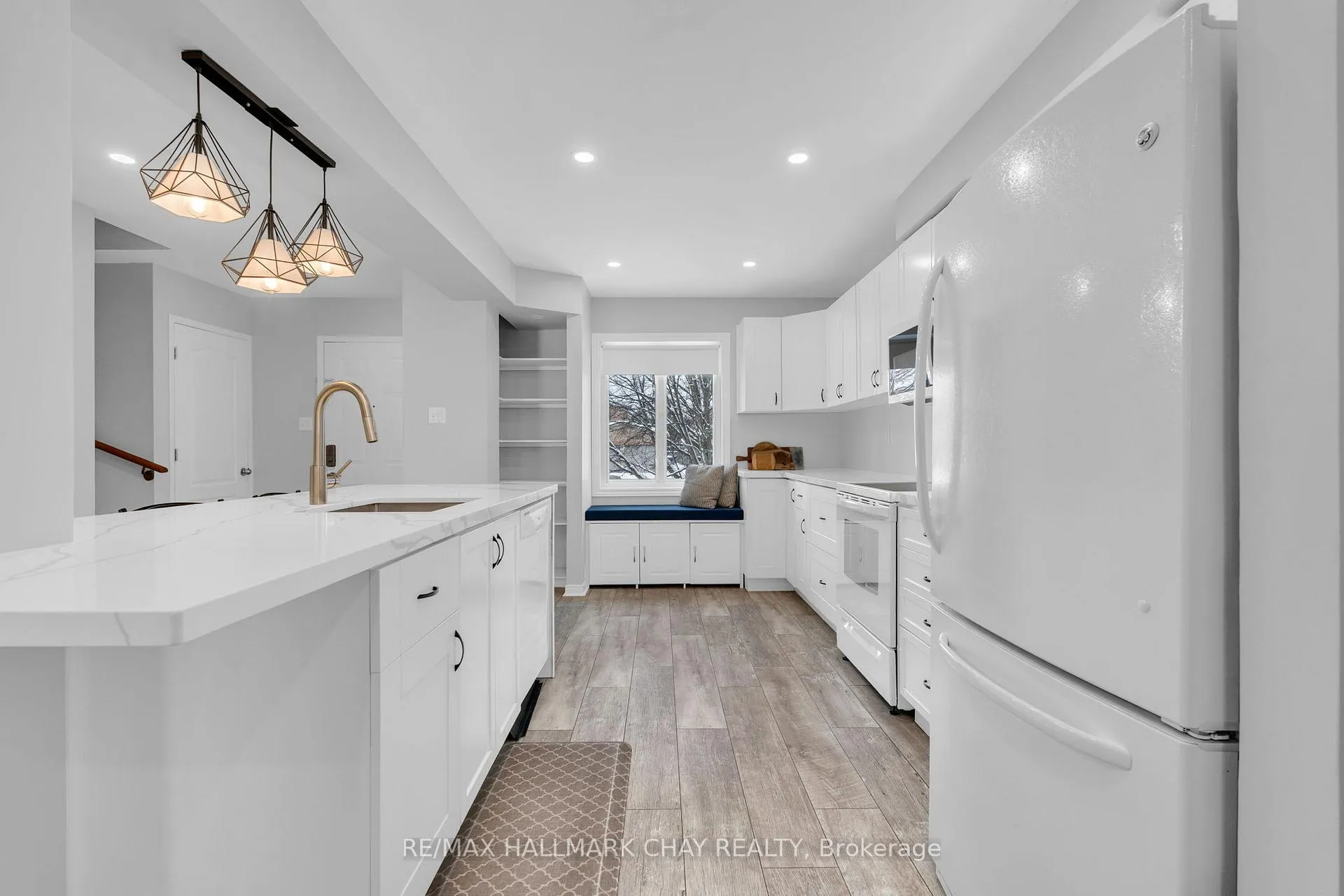 Photo 5 of 20 Daniele Avenue S, New Tecumseth, Beeton — HOMEH