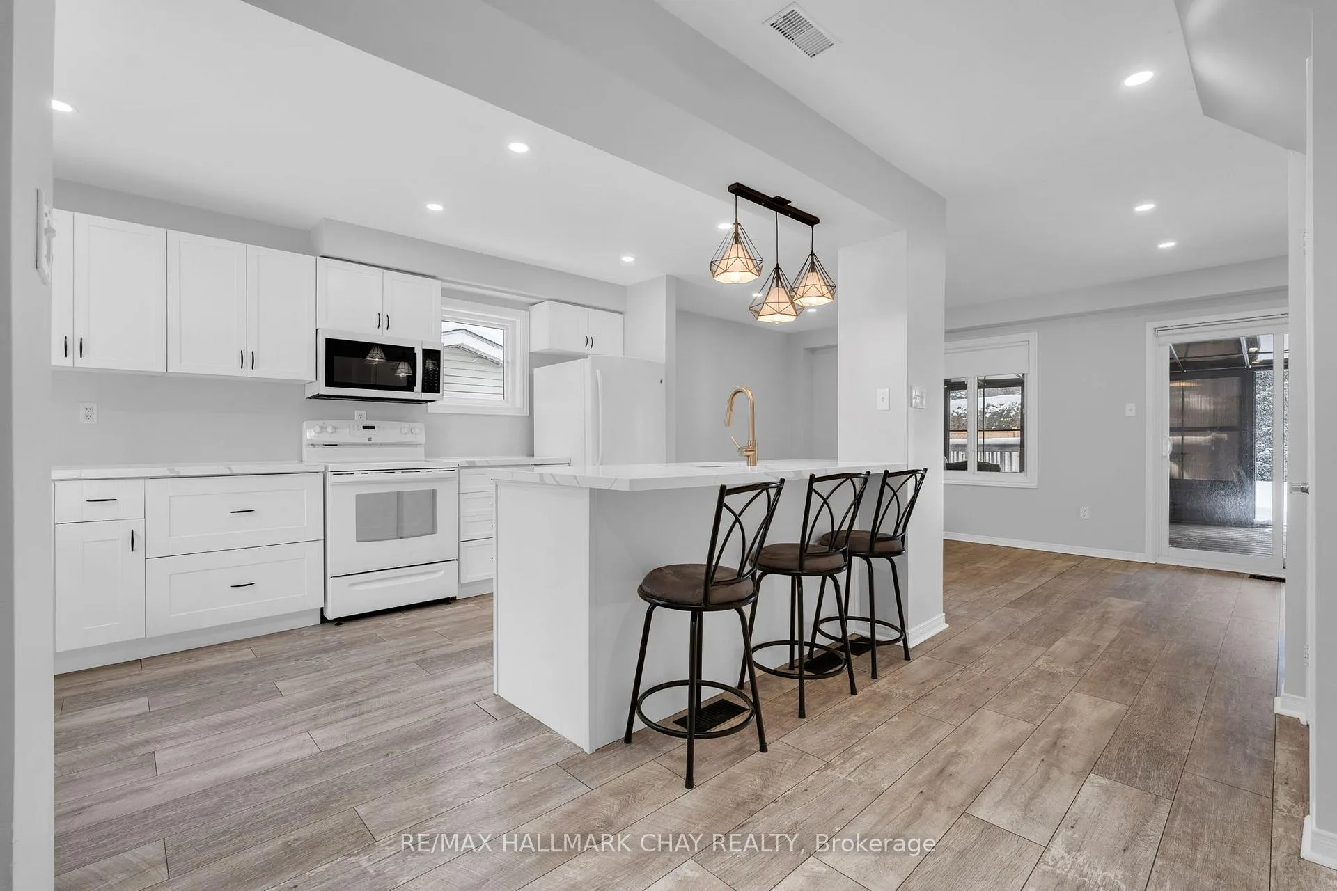 Photo 7 of 20 Daniele Avenue S, New Tecumseth, Beeton — HOMEH