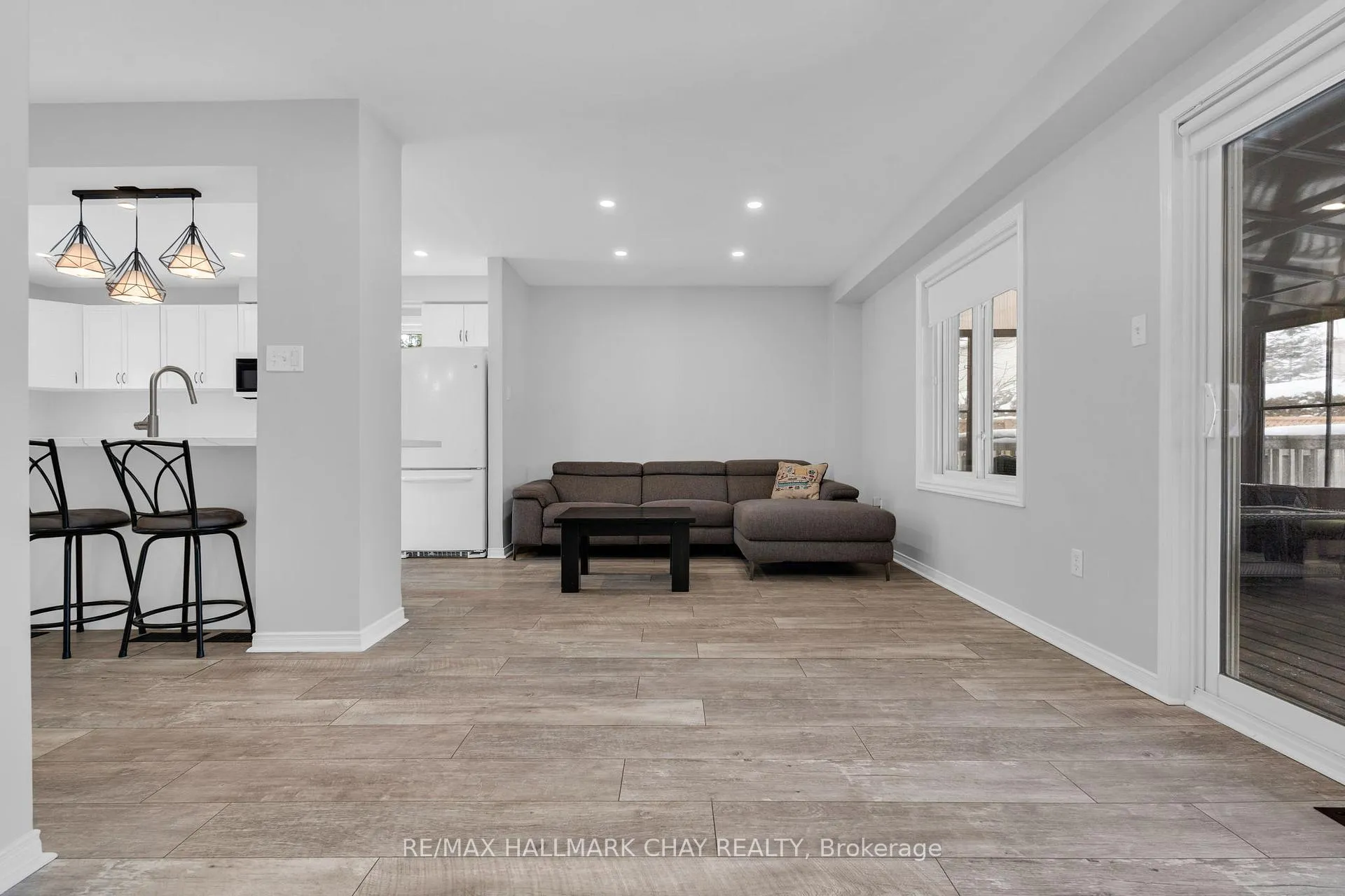 Photo 9 of 20 Daniele Avenue S, New Tecumseth, Beeton — HOMEH
