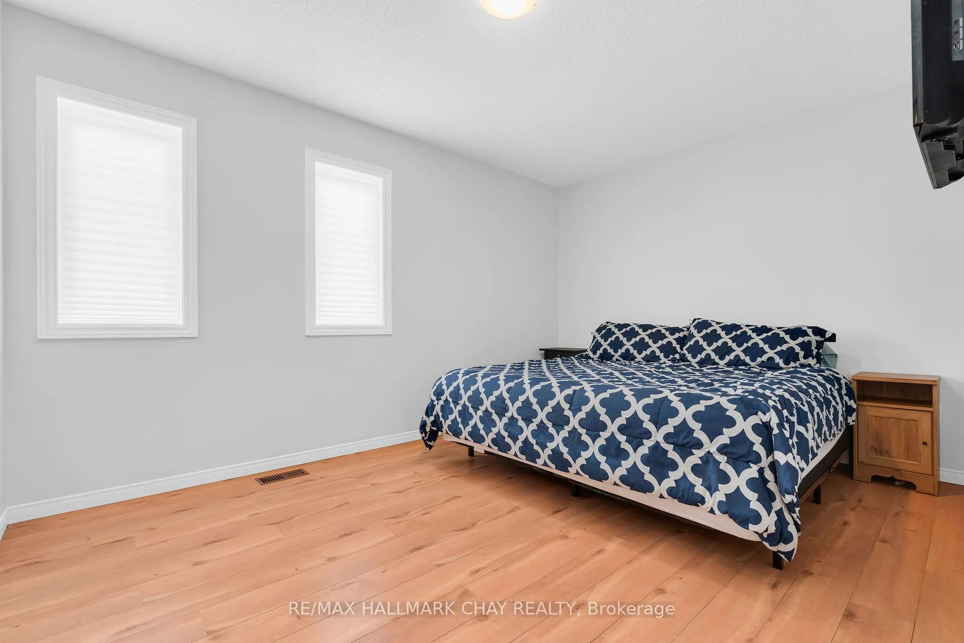 Photo 13 of 20 Daniele Avenue S, New Tecumseth, Beeton — HOMEH