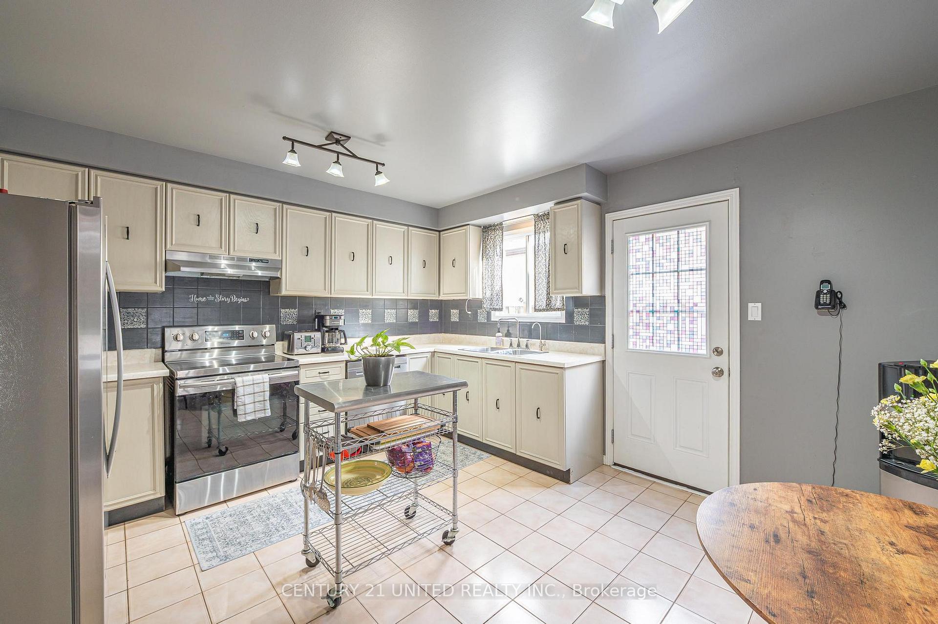 Photo 15 of 499 Cardinal Drive, Peterborough, Ashburnham Ward 4 — HOMEH