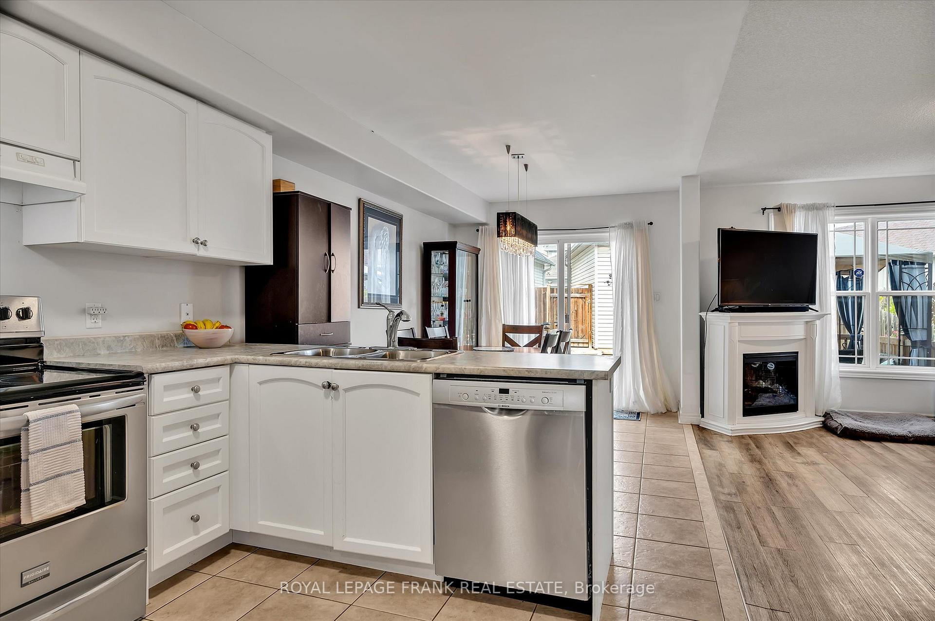 Photo 7 of 263 Bowen Drive, Peterborough, Northcrest Ward 5 — HOMEH