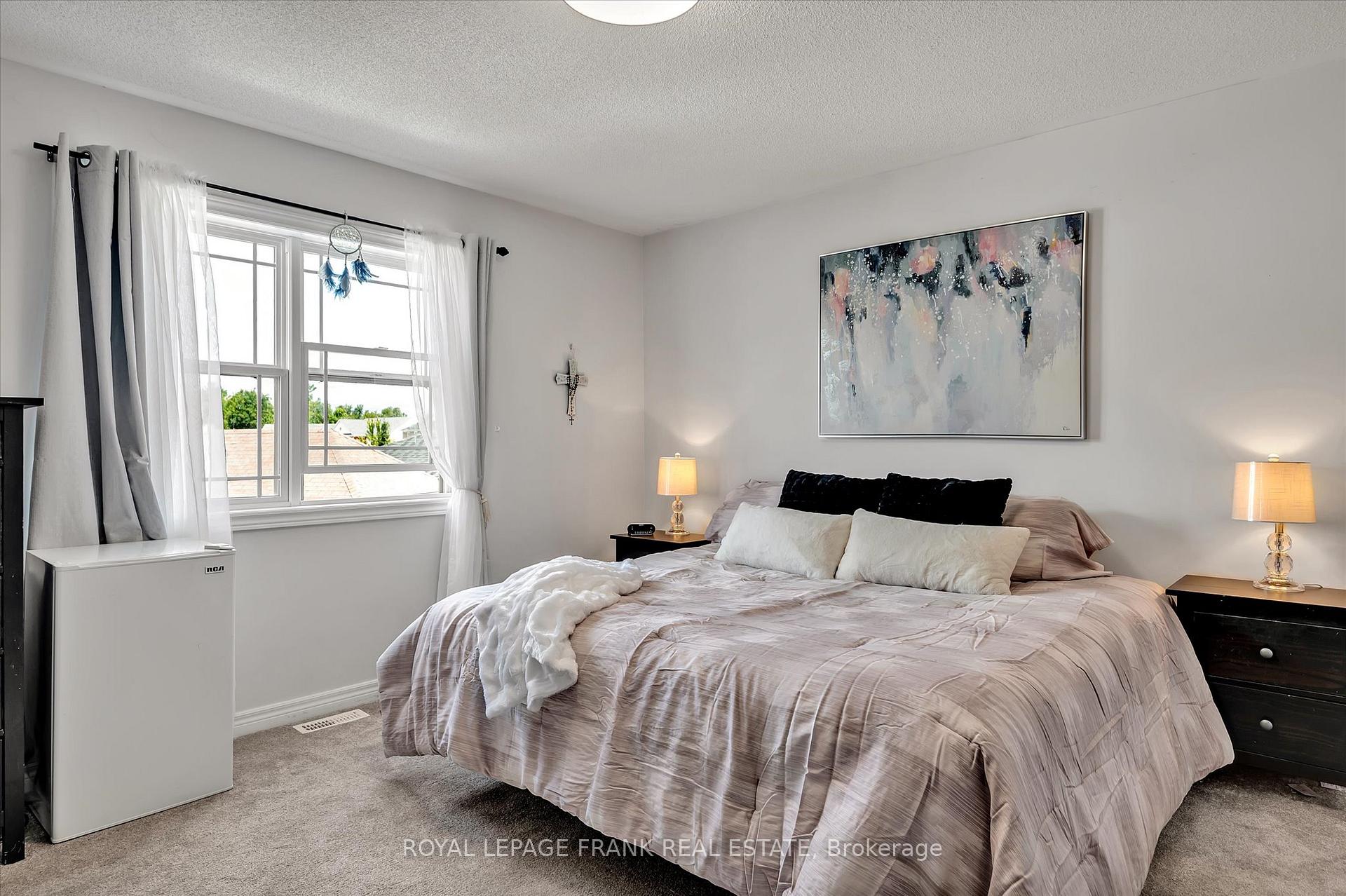 Photo 14 of 263 Bowen Drive, Peterborough, Northcrest Ward 5 — HOMEH