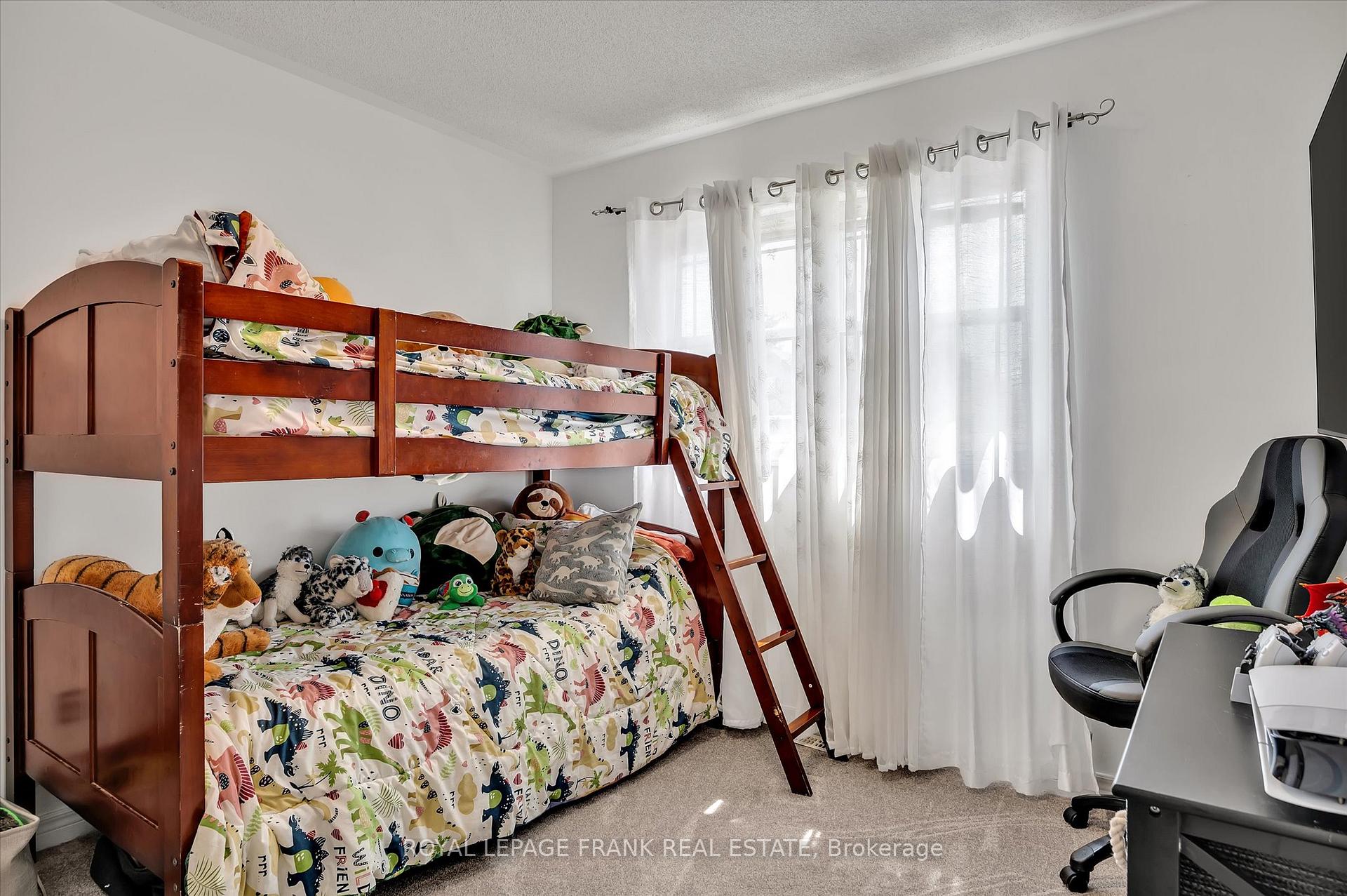 Photo 17 of 263 Bowen Drive, Peterborough, Northcrest Ward 5 — HOMEH