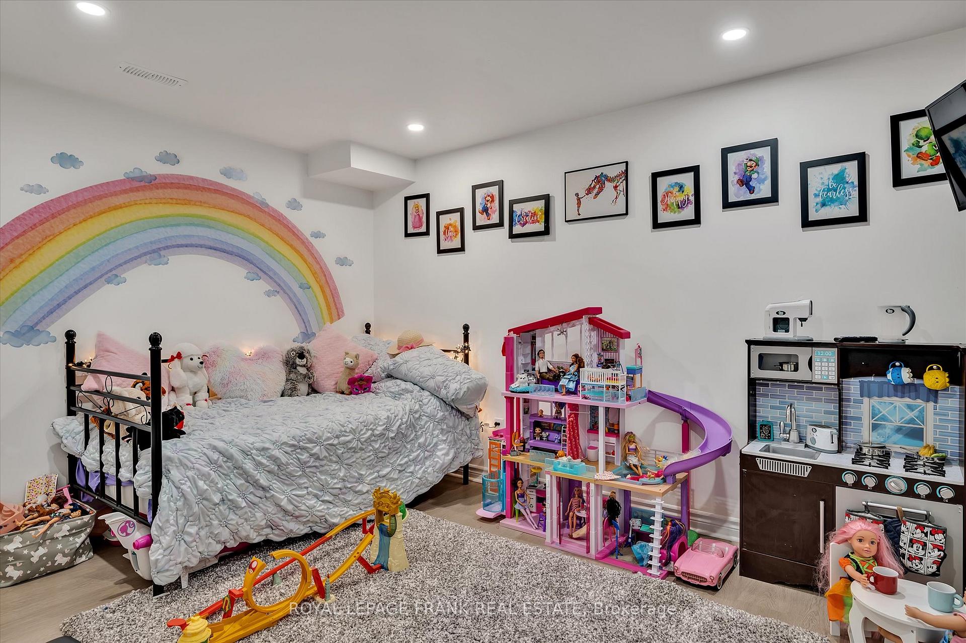 Photo 21 of 263 Bowen Drive, Peterborough, Northcrest Ward 5 — HOMEH