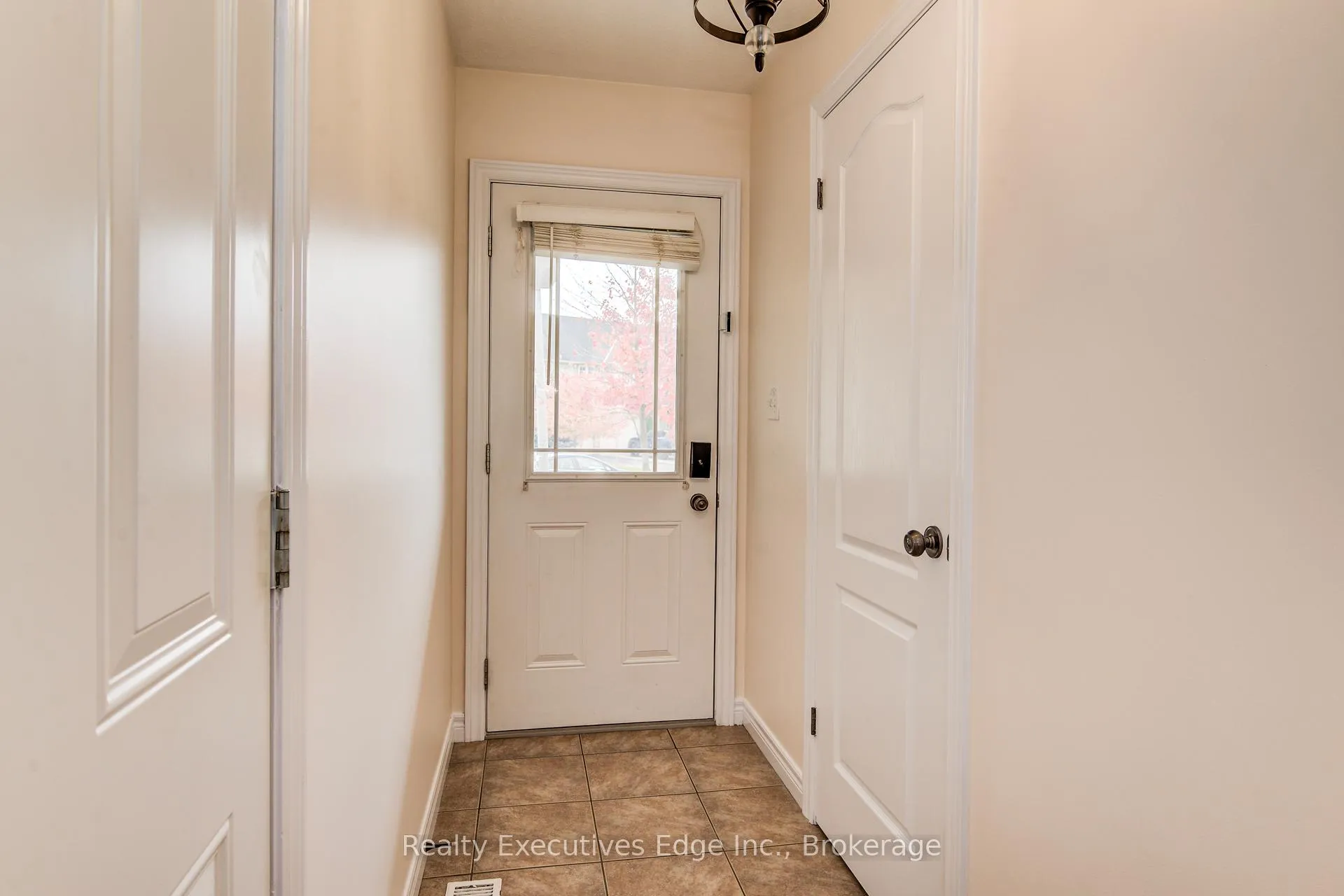 Photo 4 of 46 Clough Crescent, Guelph, Pineridge/Westminster Woods — HOMEH
