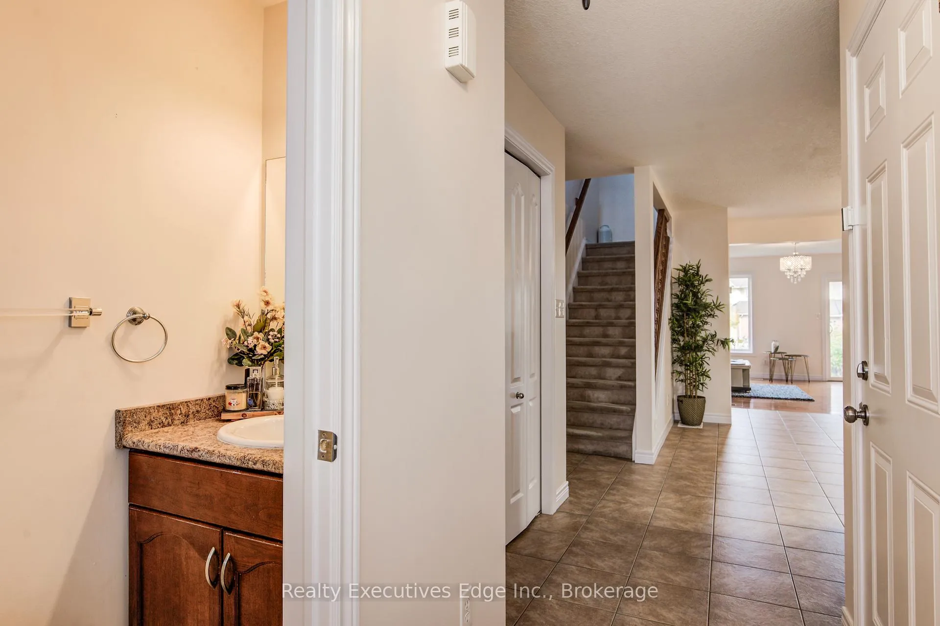 Photo 5 of 46 Clough Crescent, Guelph, Pineridge/Westminster Woods — HOMEH