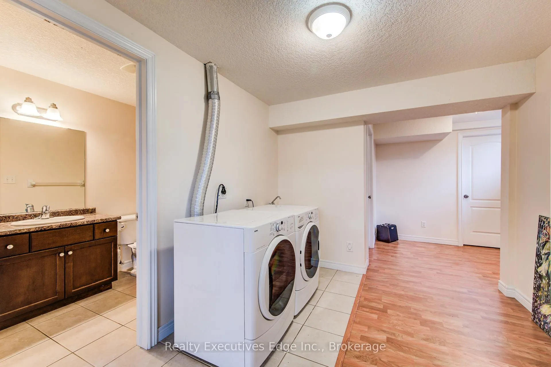 Photo 23 of 46 Clough Crescent, Guelph, Pineridge/Westminster Woods — HOMEH