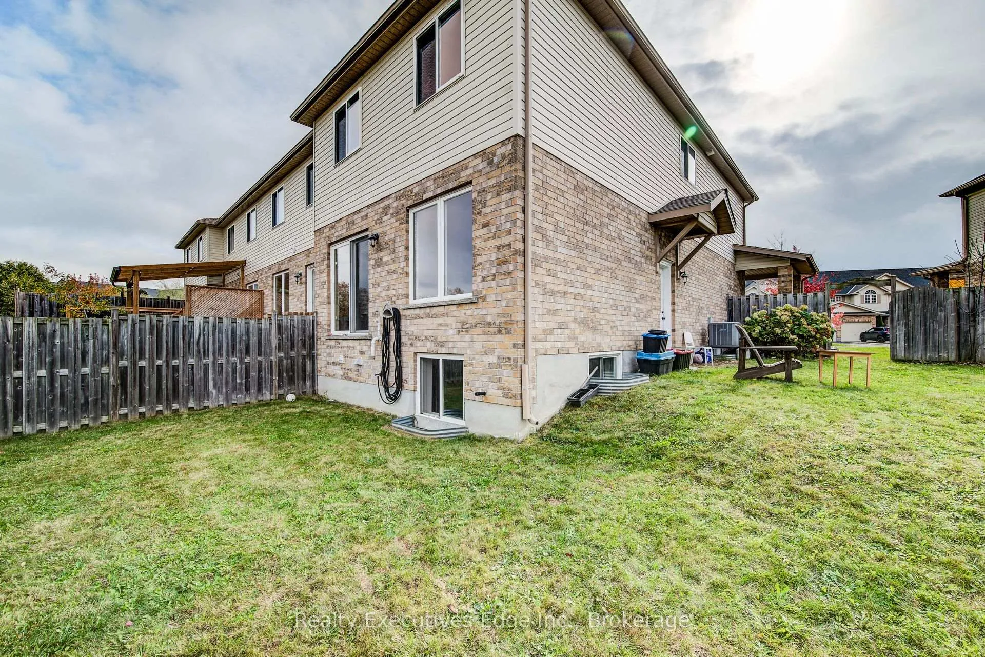 Photo 31 of 46 Clough Crescent, Guelph, Pineridge/Westminster Woods — HOMEH