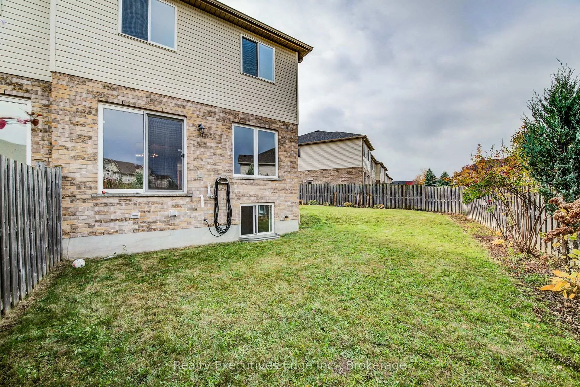 Photo 32 of 46 Clough Crescent, Guelph, Pineridge/Westminster Woods — HOMEH