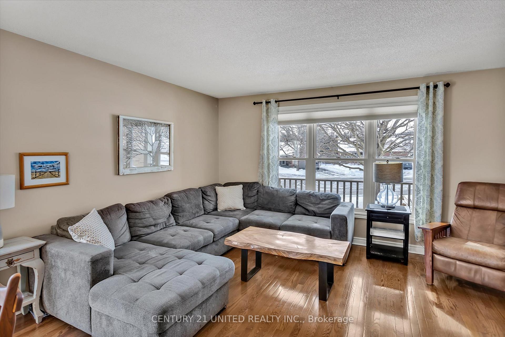 Photo 4 of 1358 Bobolink Court, Peterborough, Monaghan Ward 2 — HOMEH