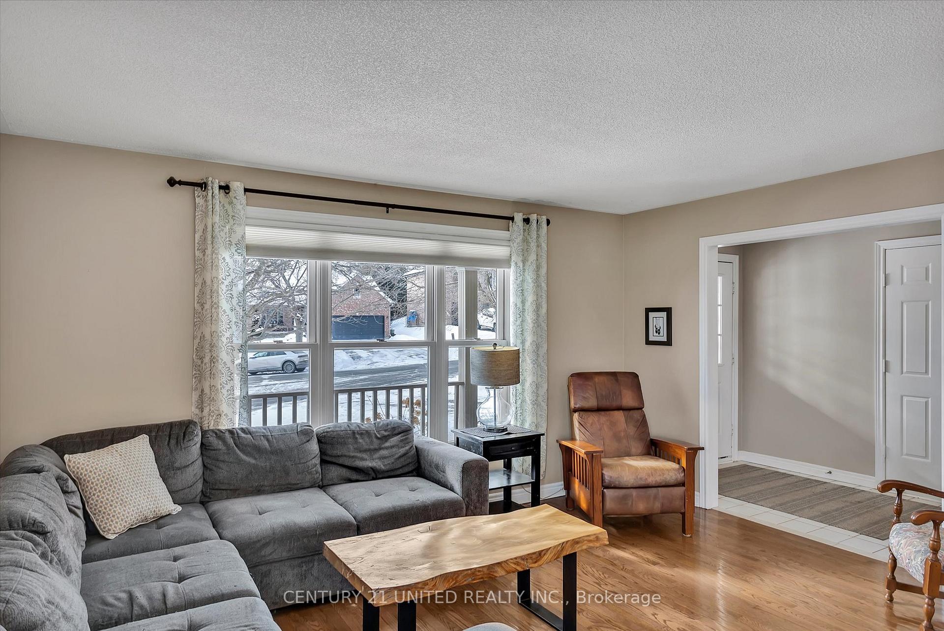 Photo 5 of 1358 Bobolink Court, Peterborough, Monaghan Ward 2 — HOMEH