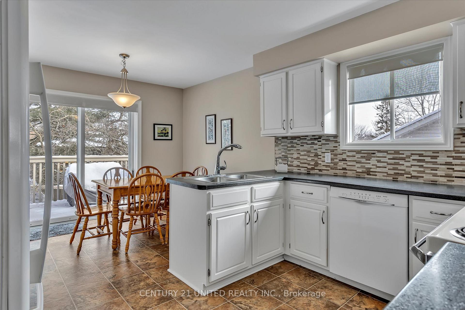 Photo 7 of 1358 Bobolink Court, Peterborough, Monaghan Ward 2 — HOMEH