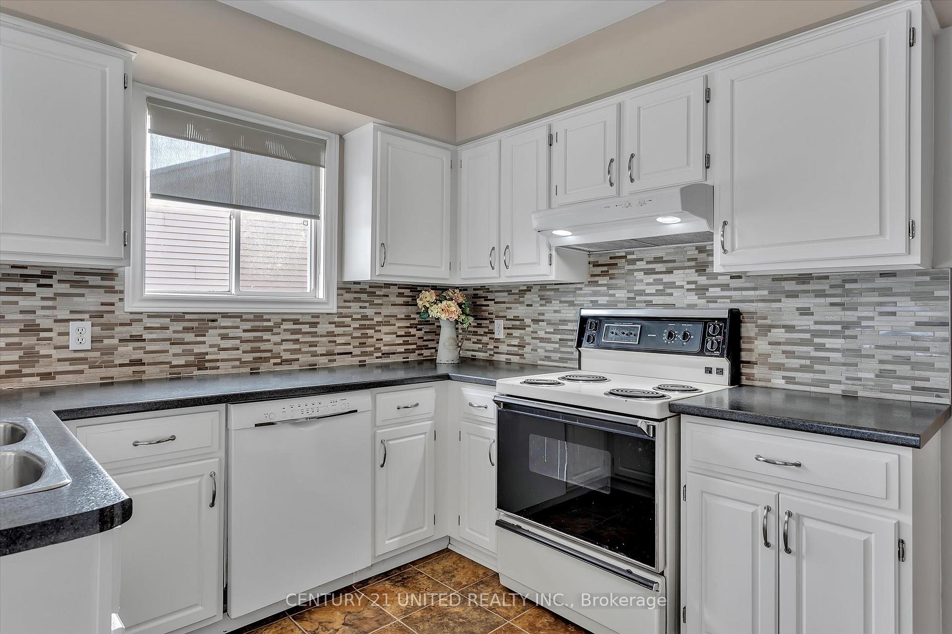 Photo 8 of 1358 Bobolink Court, Peterborough, Monaghan Ward 2 — HOMEH