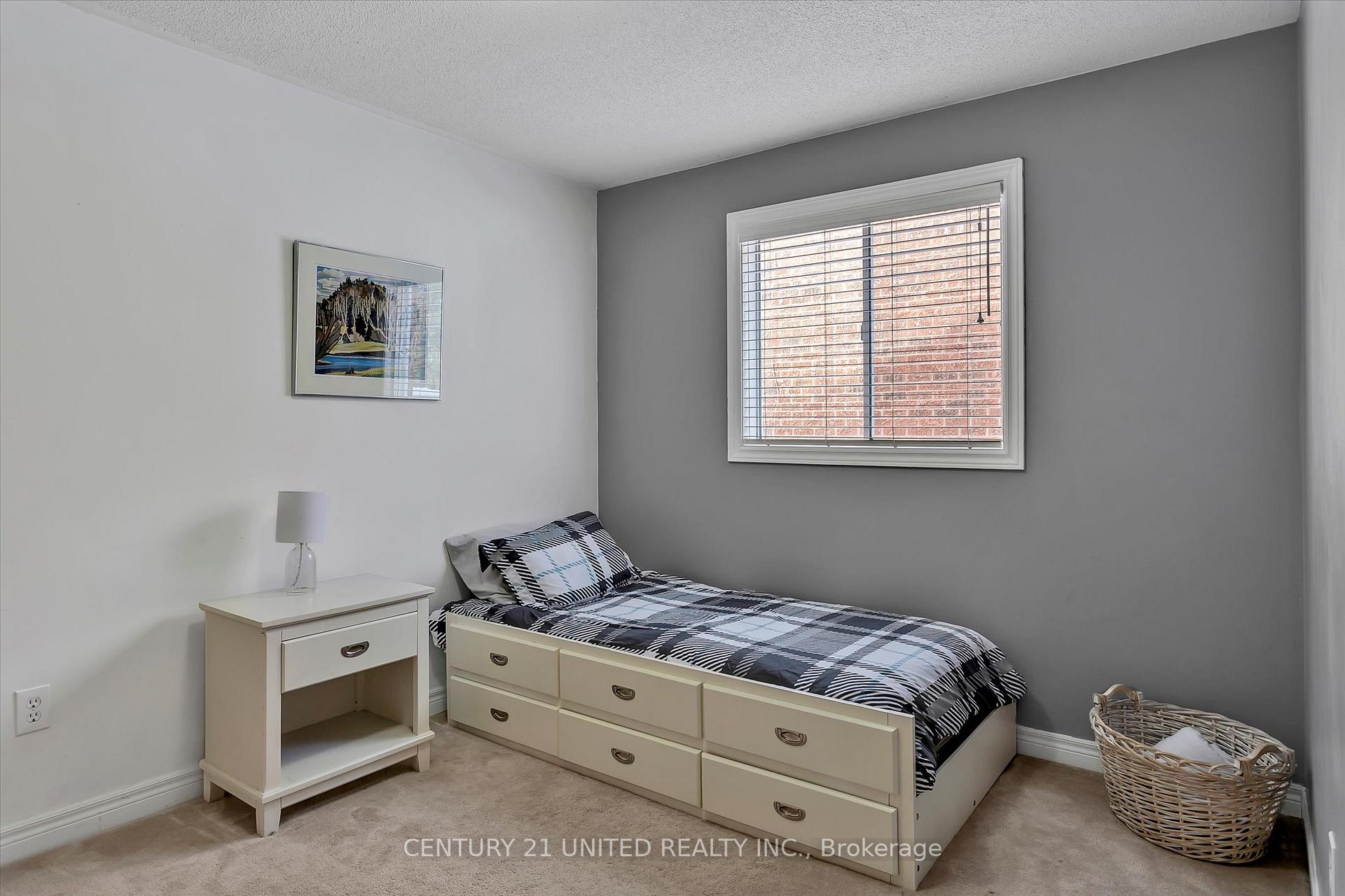 Photo 15 of 1358 Bobolink Court, Peterborough, Monaghan Ward 2 — HOMEH