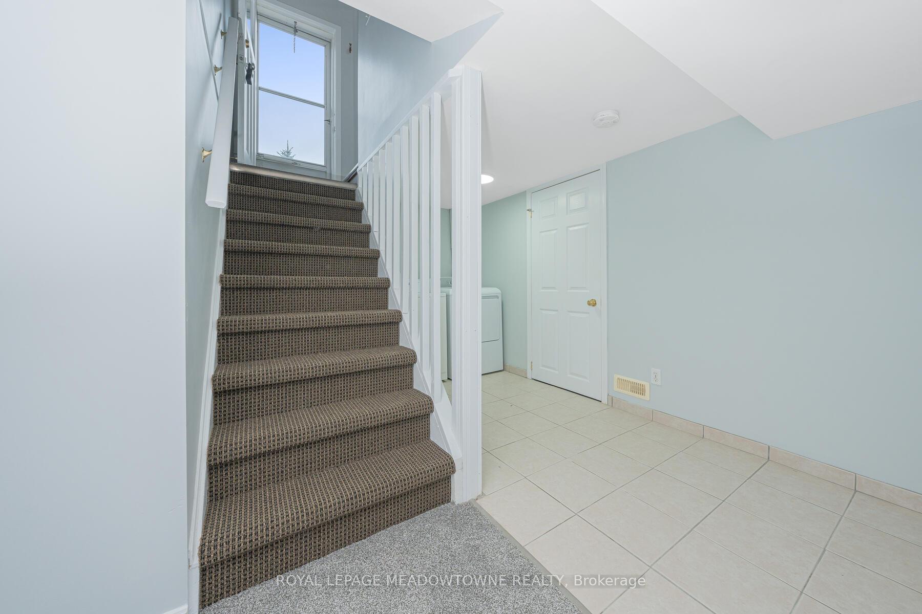 Photo 3 of Unit Unit B, 15 Summit Crescent, Guelph, Exhibition Park — HOMEH